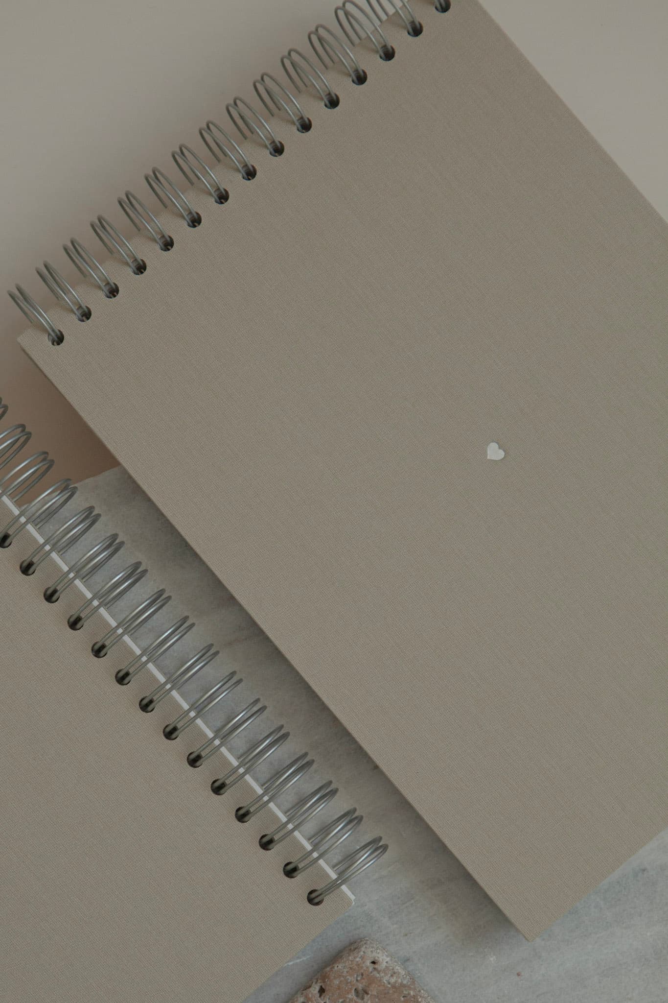 Album na spirali 28 x 20 cm łąka z symbolem SERCE