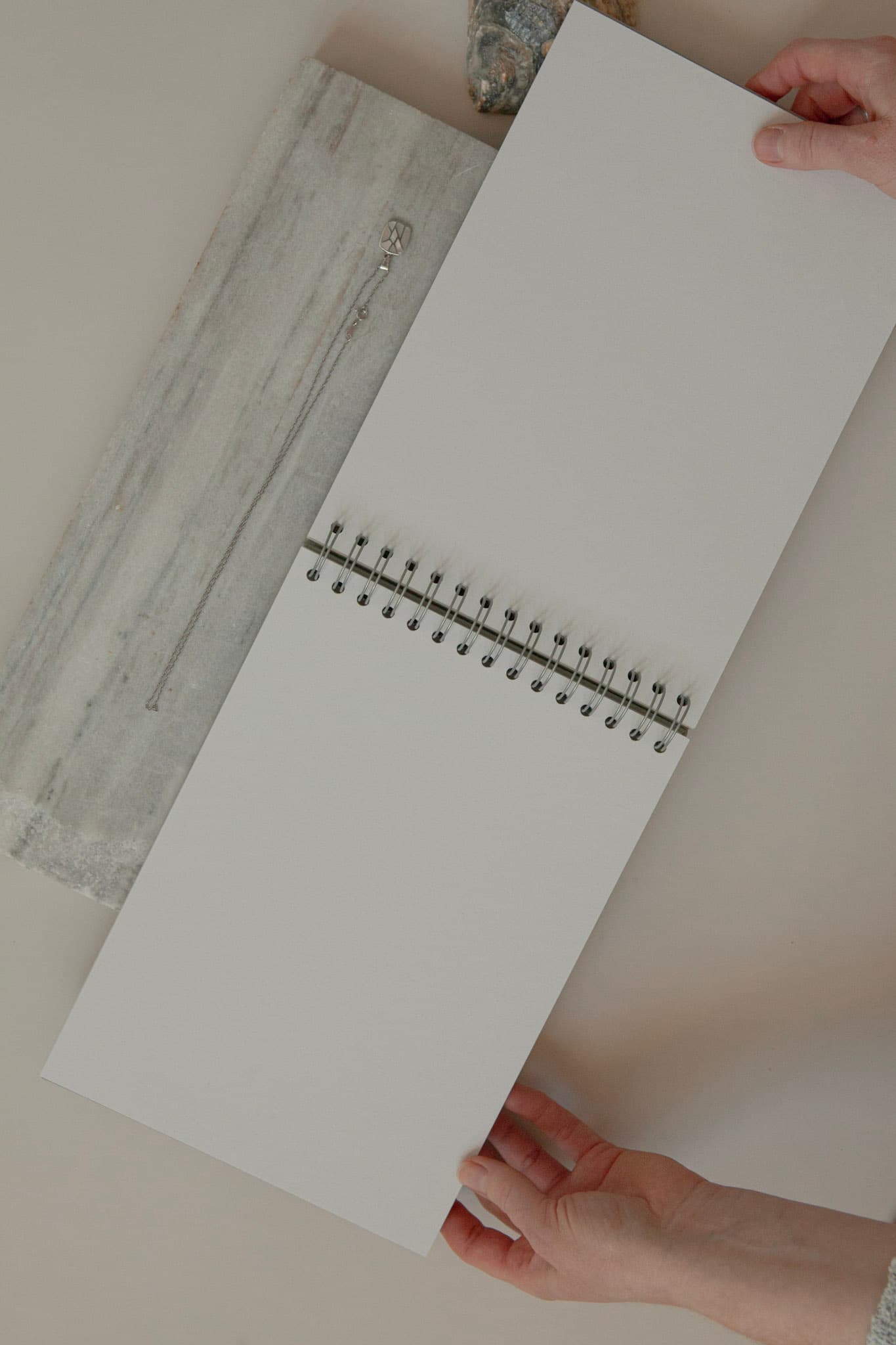 Album na spirali 28 x 20 cm las z symbolem SERCE