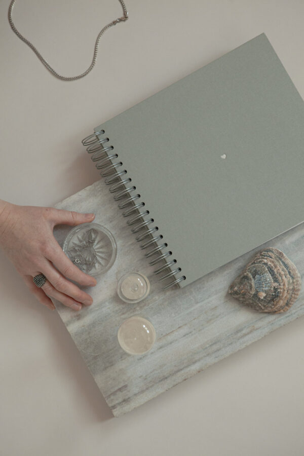 Album na spirali 26 x 25 cm góry z symbolem SERCE