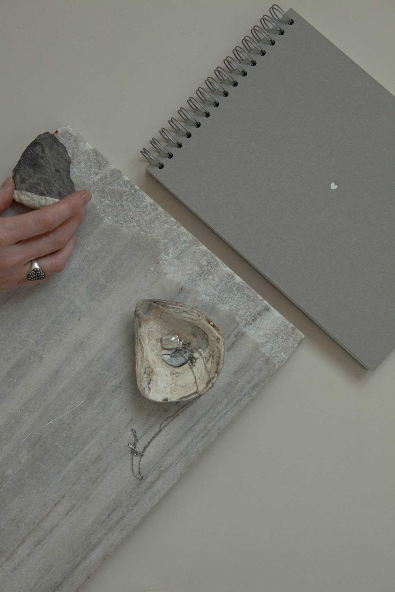 Album na spirali 28 x 20 cm góry z symbolem SERCE