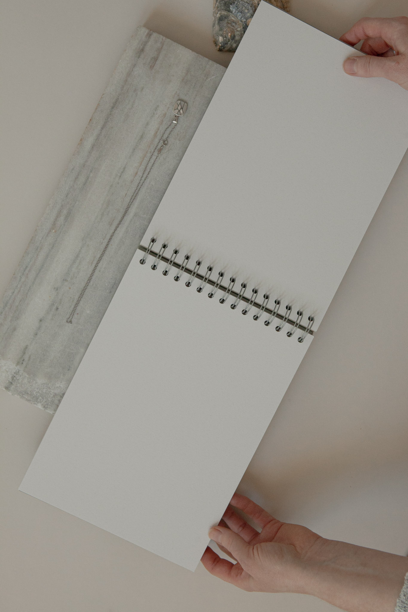 Album na spirali 28 x 20 cm las z symbolem SERCE