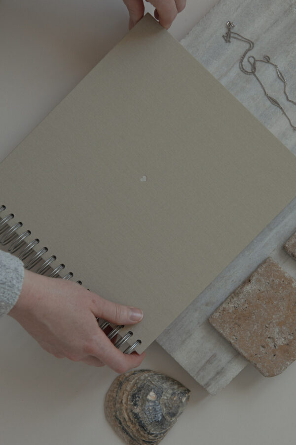 Album na spirali 26 x 25 cm łąka z symbolem SERCE