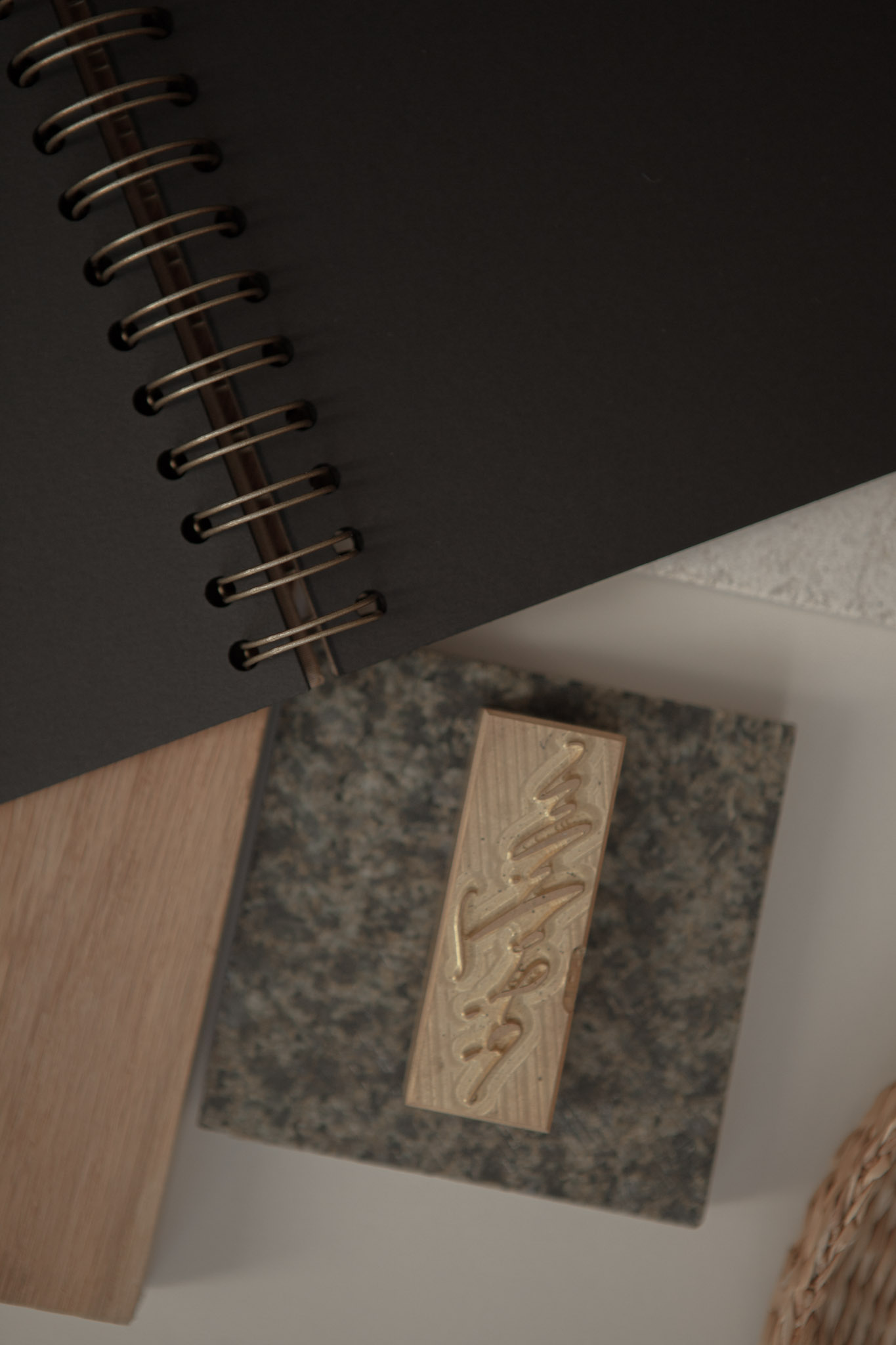 Album na spirali 28 x 20 cm sepia z symbolem MIŁOŚĆ