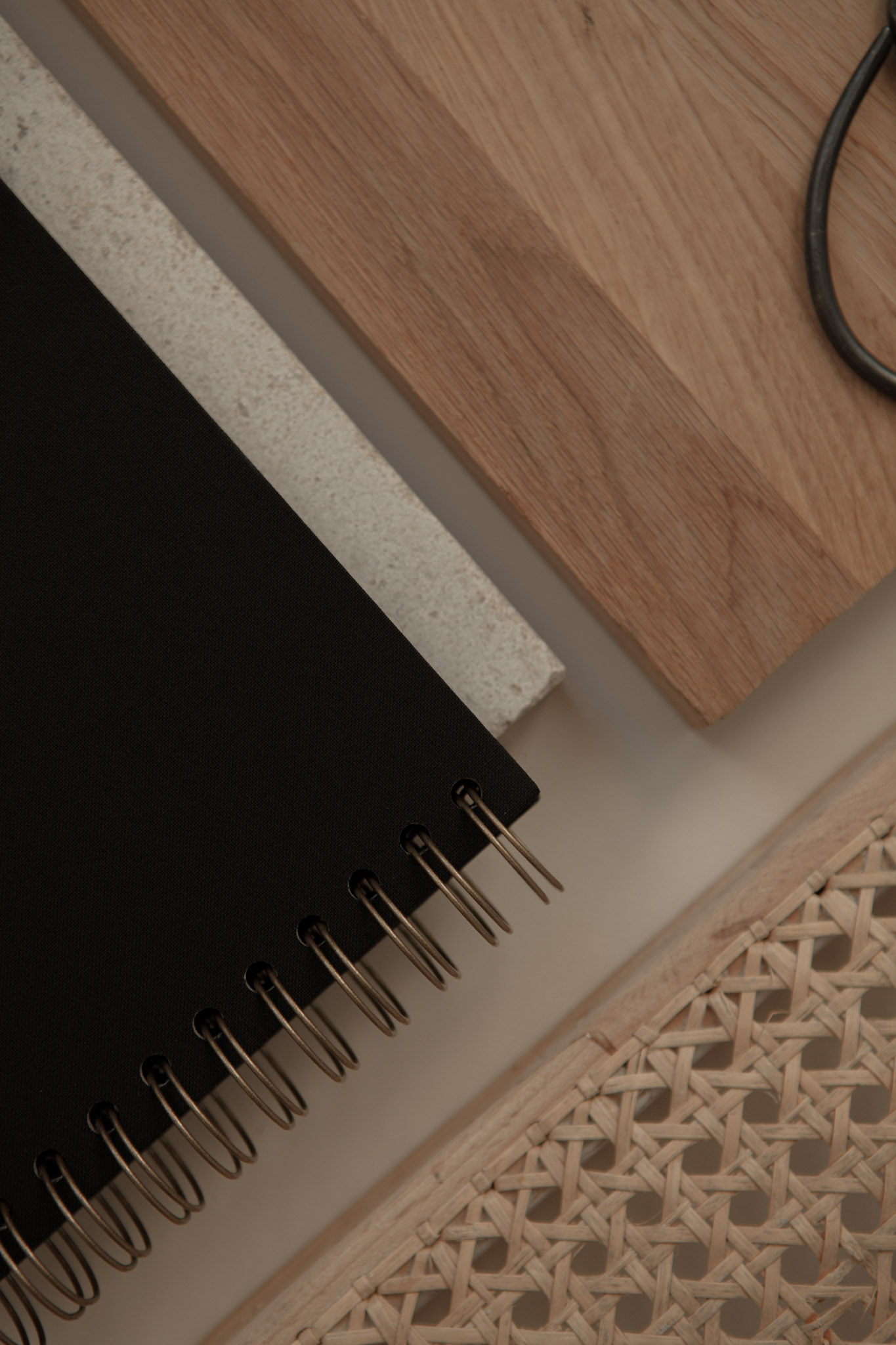 Album na spirali 28 x 20 cm klasyczna czerń z symbolem SERCE