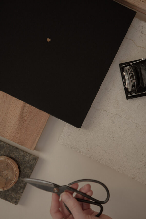 Album na spirali 26 x 25 cm klasyczna czerń z symbolem SERCE