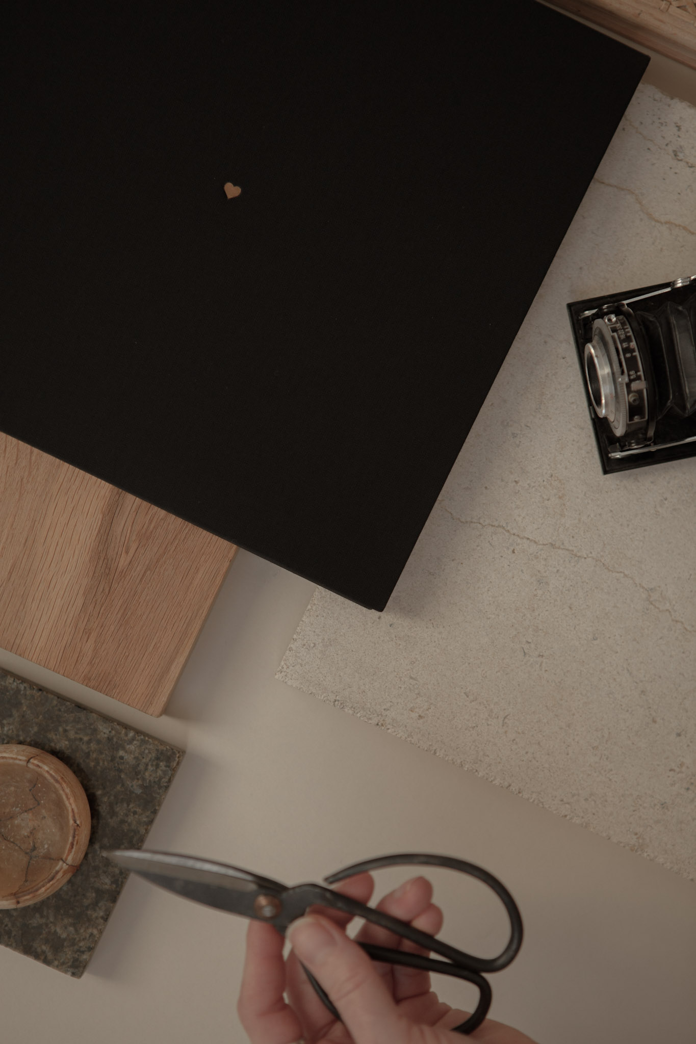 Album na spirali 26 x 25 cm klasyczna czerń z symbolem SERCE