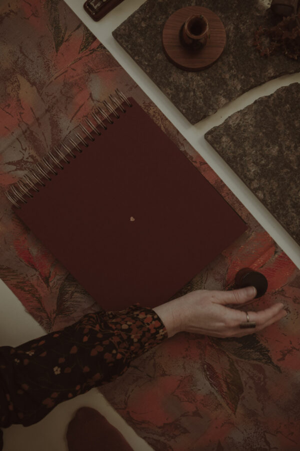 Album na spirali 26 x 25 cm wino z Bordeaux z symbolem SERCE