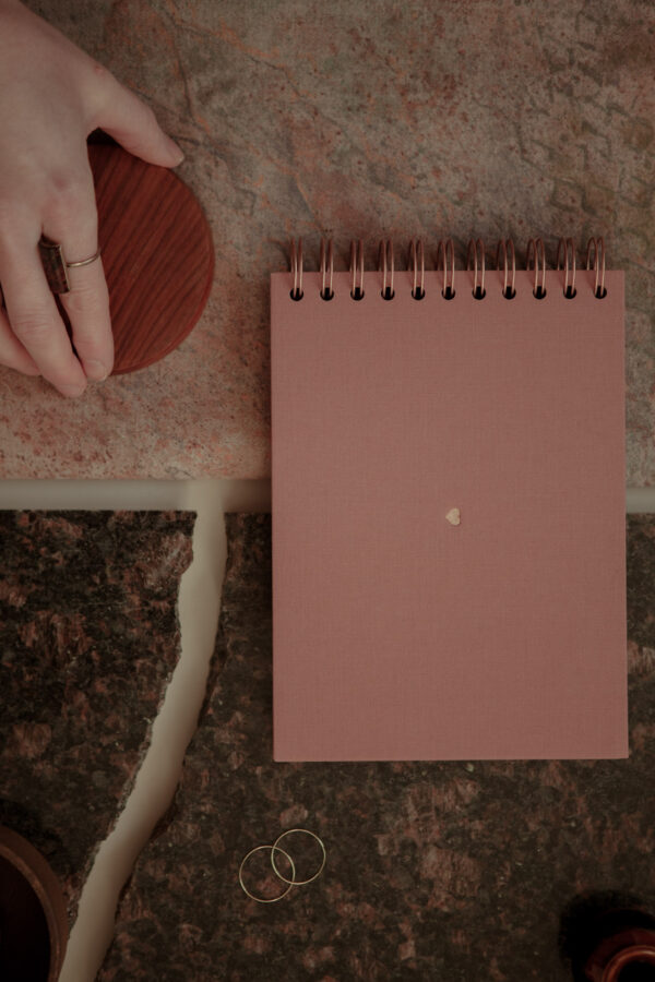 Album na spirali 20 x 15 cm woda różana z symbolem SERCE