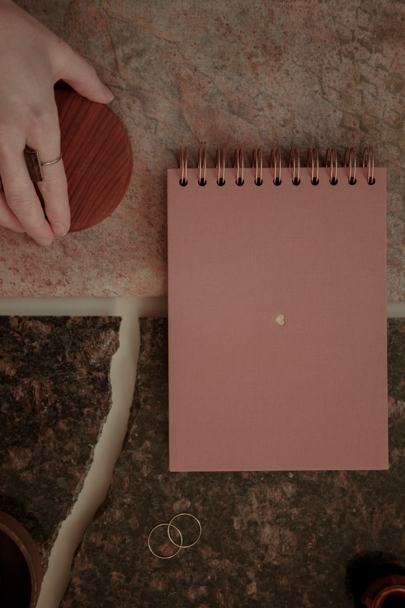 Album na spirali 20 x 15 cm woda różana z symbolem SERCE