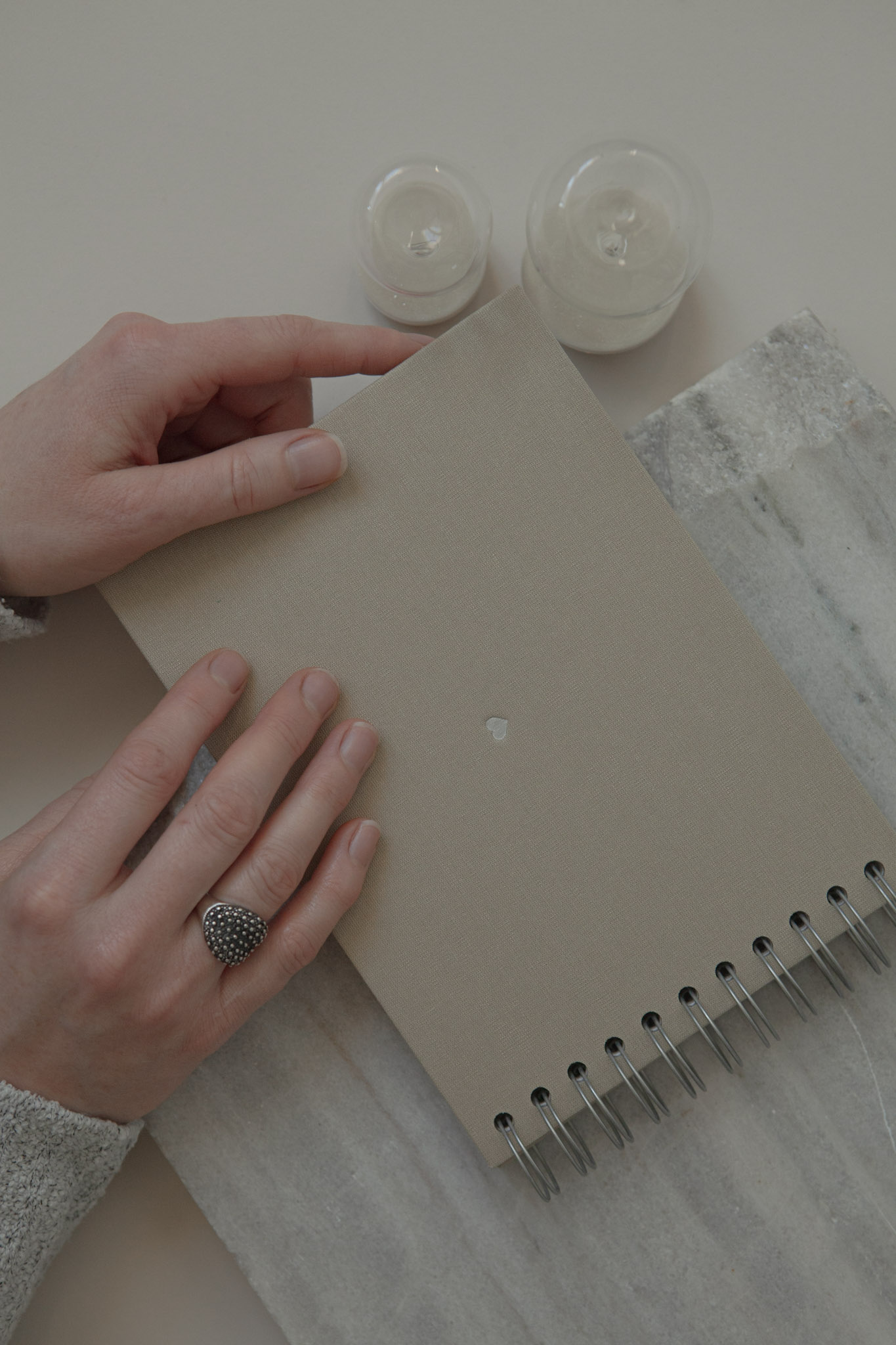 Album na spirali 20 x 15 cm łąka z symbolem SERCE