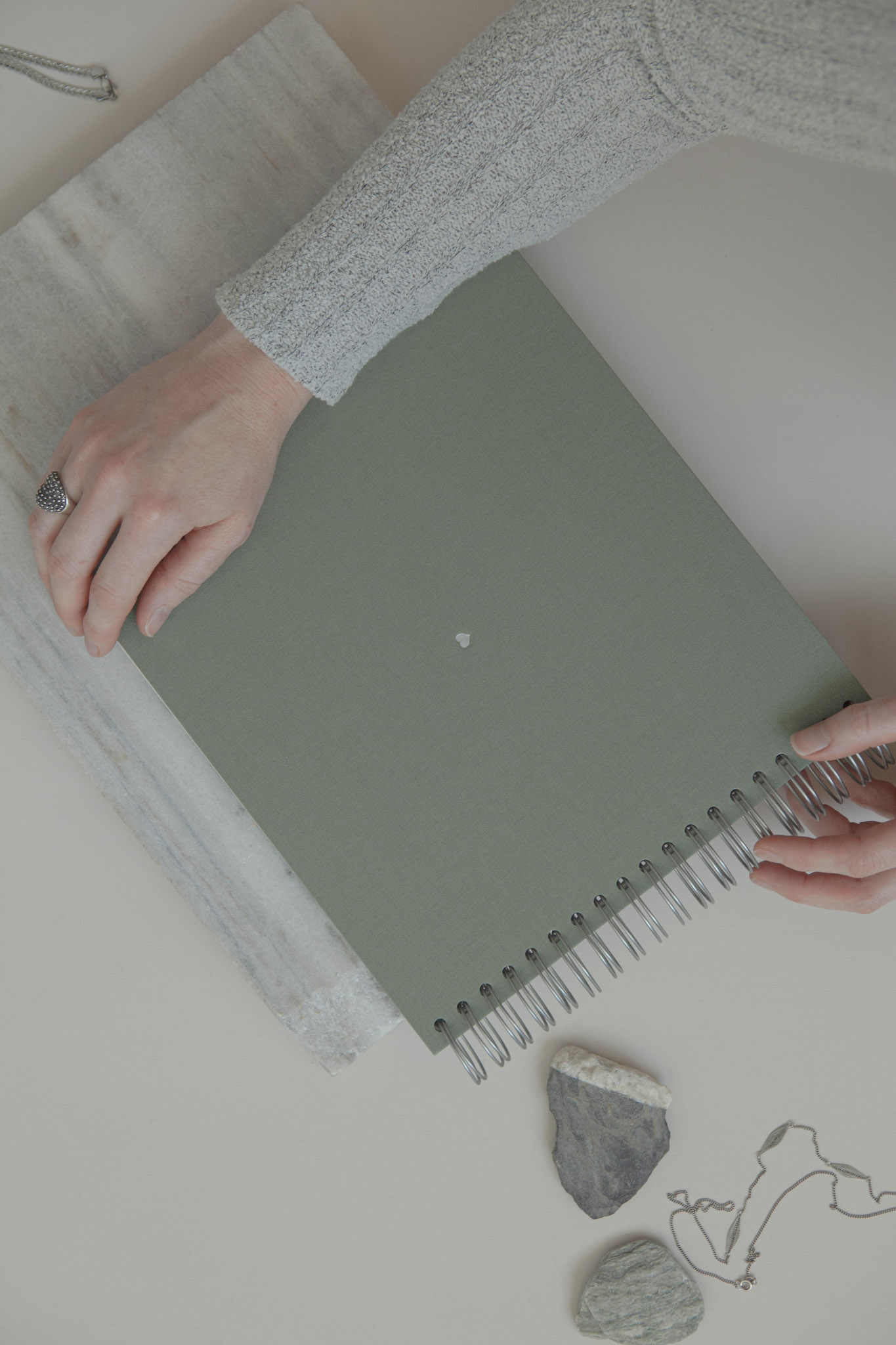 Album na spirali 26 x 25 cm las z symbolem SERCE