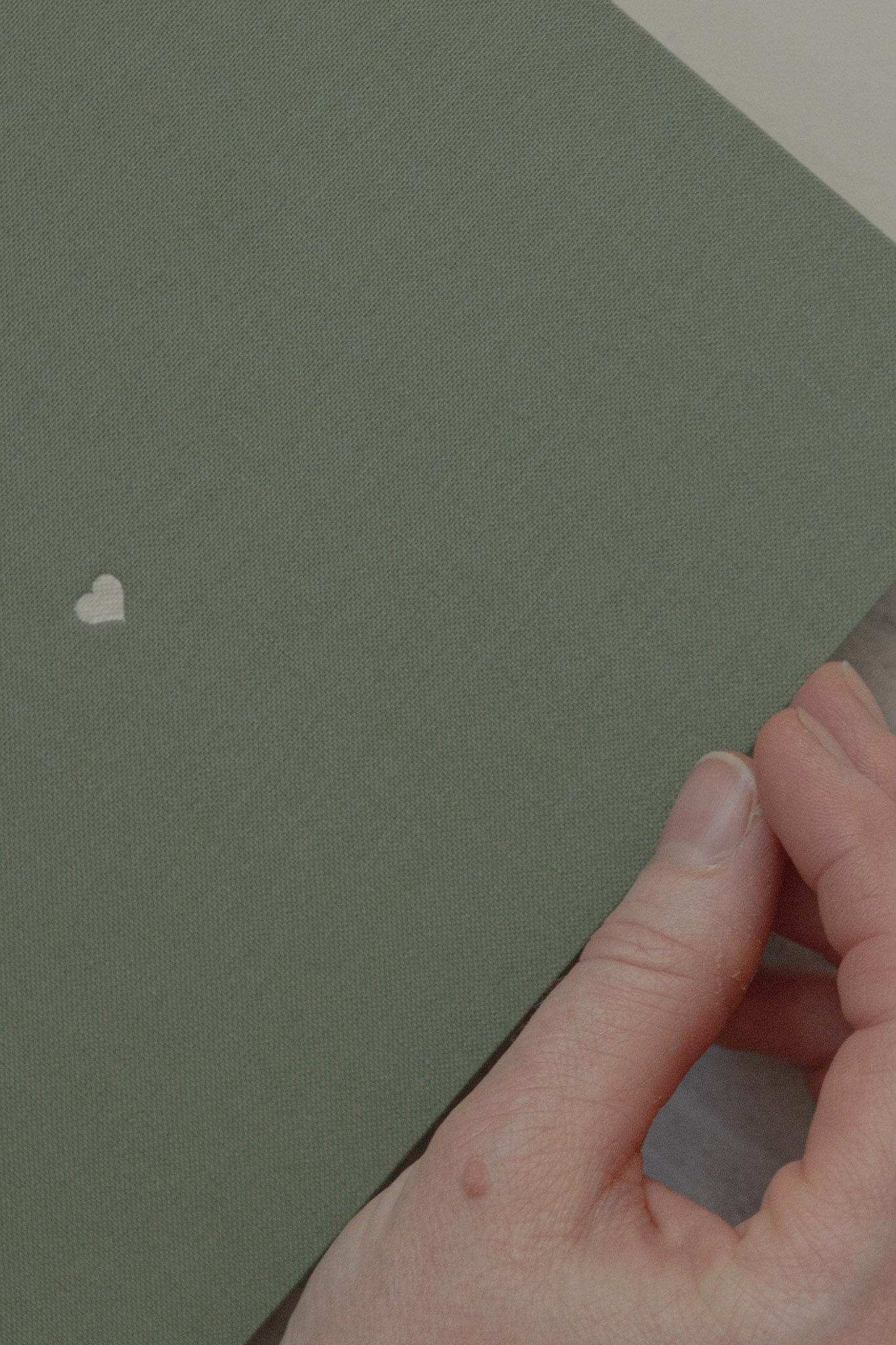 Album na spirali 20 x 15 cm las z symbolem SERCE