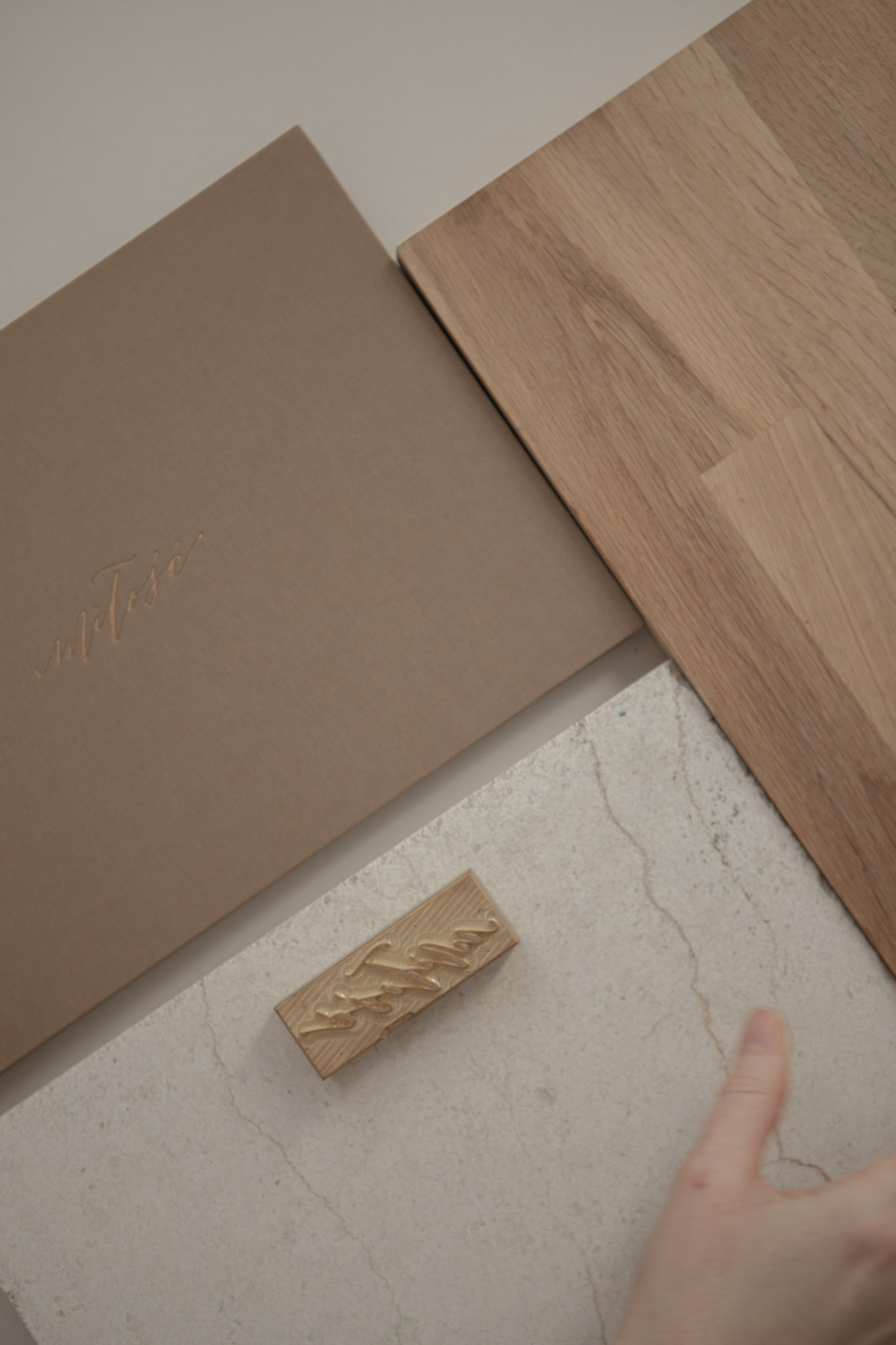 Album na spirali 28 x 20 cm sepia z symbolem MIŁOŚĆ