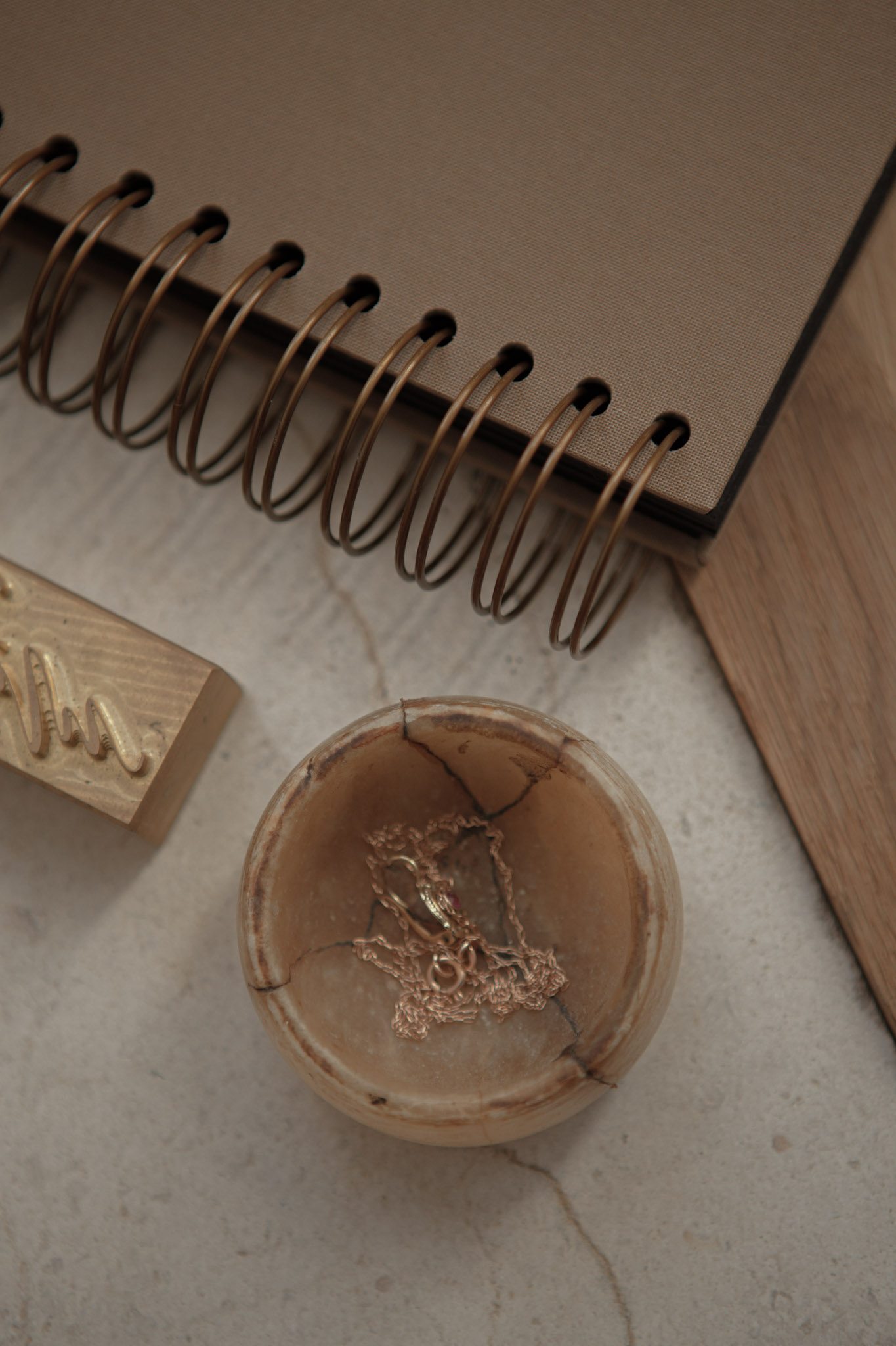 Album na spirali 26 x 25 cm sepia z symbolem MIŁOŚĆ