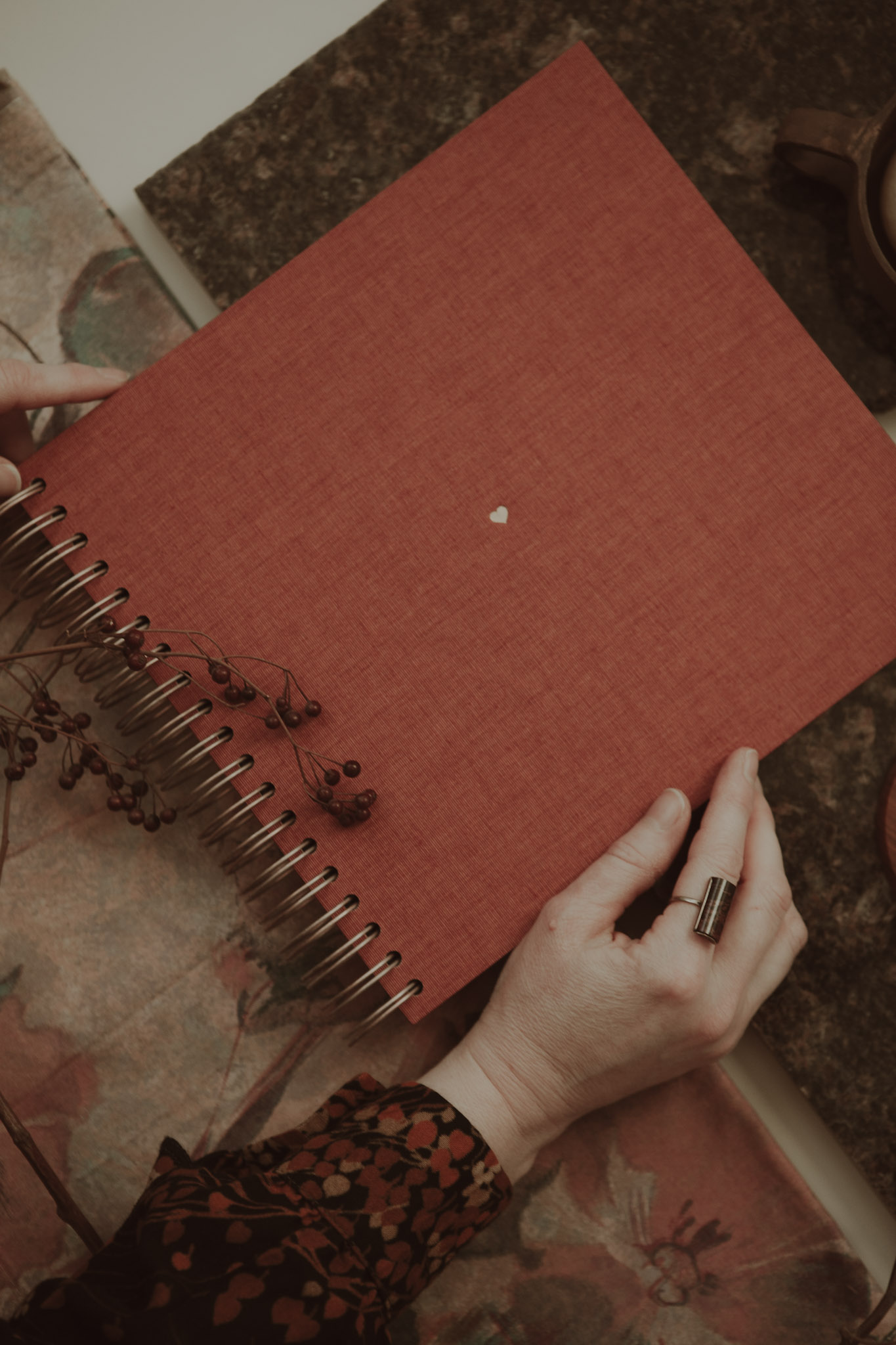 Album na spirali 26 x 25 cm konfitura jarzębinowa z symbolem SERCE