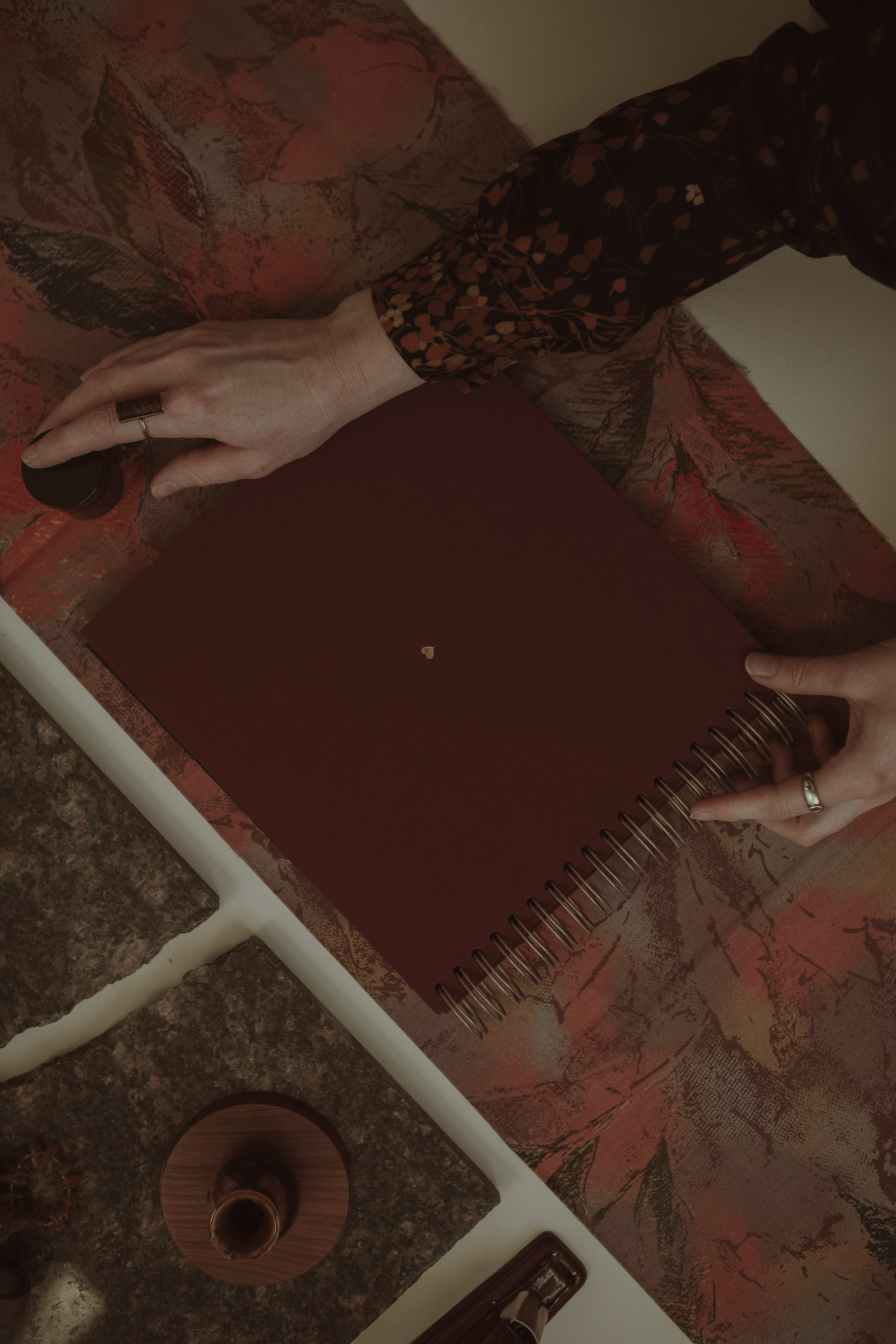 Album na spirali 26 x 25 cm wino z Bordeaux z symbolem SERCE