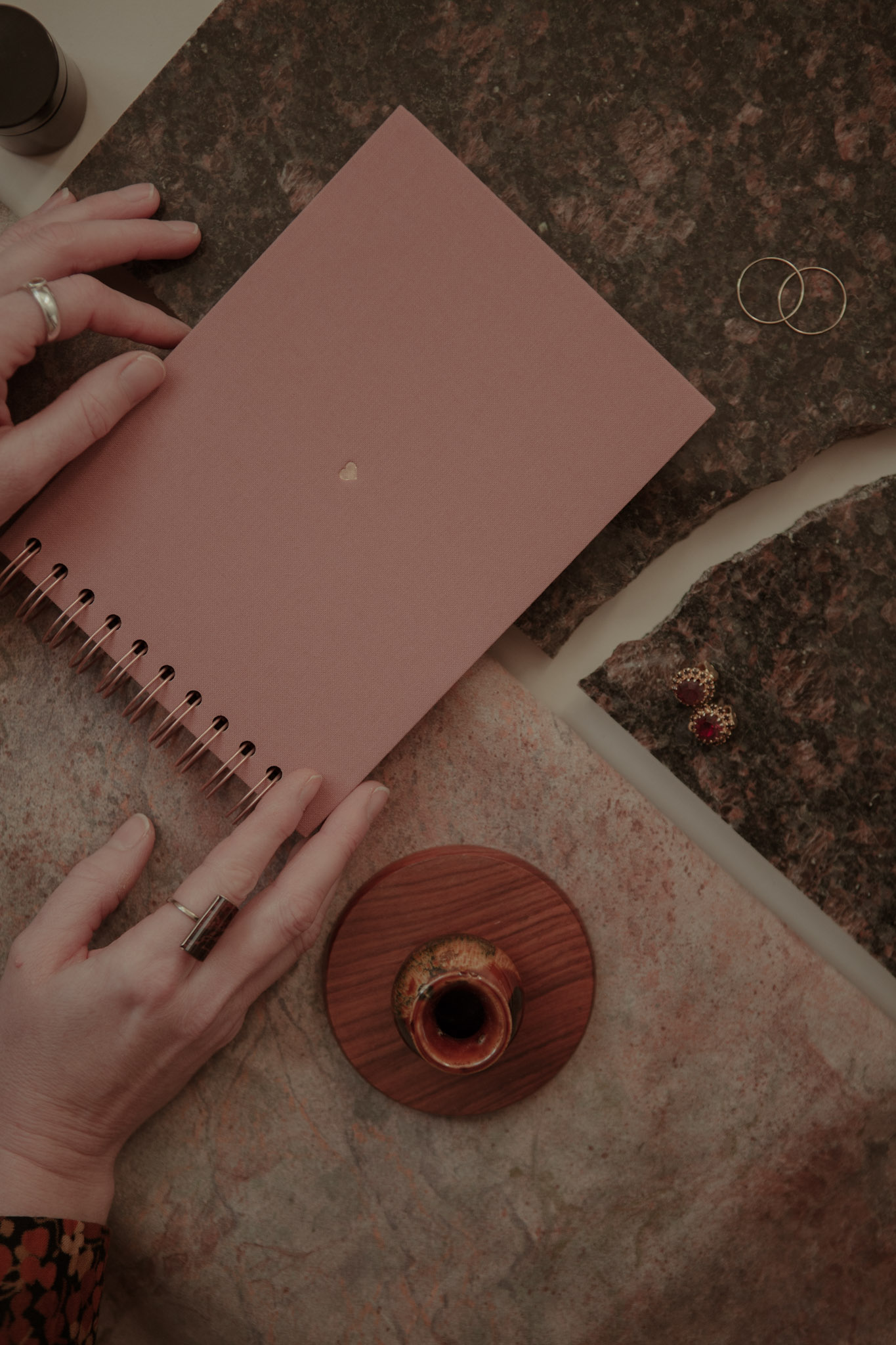 Album na spirali 20 x 15 cm woda różana z symbolem SERCE