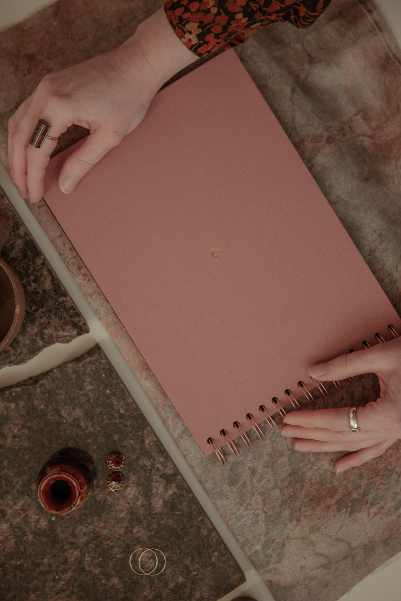 Album na spirali 28 x 20 cm woda różana z symbolem SERCE