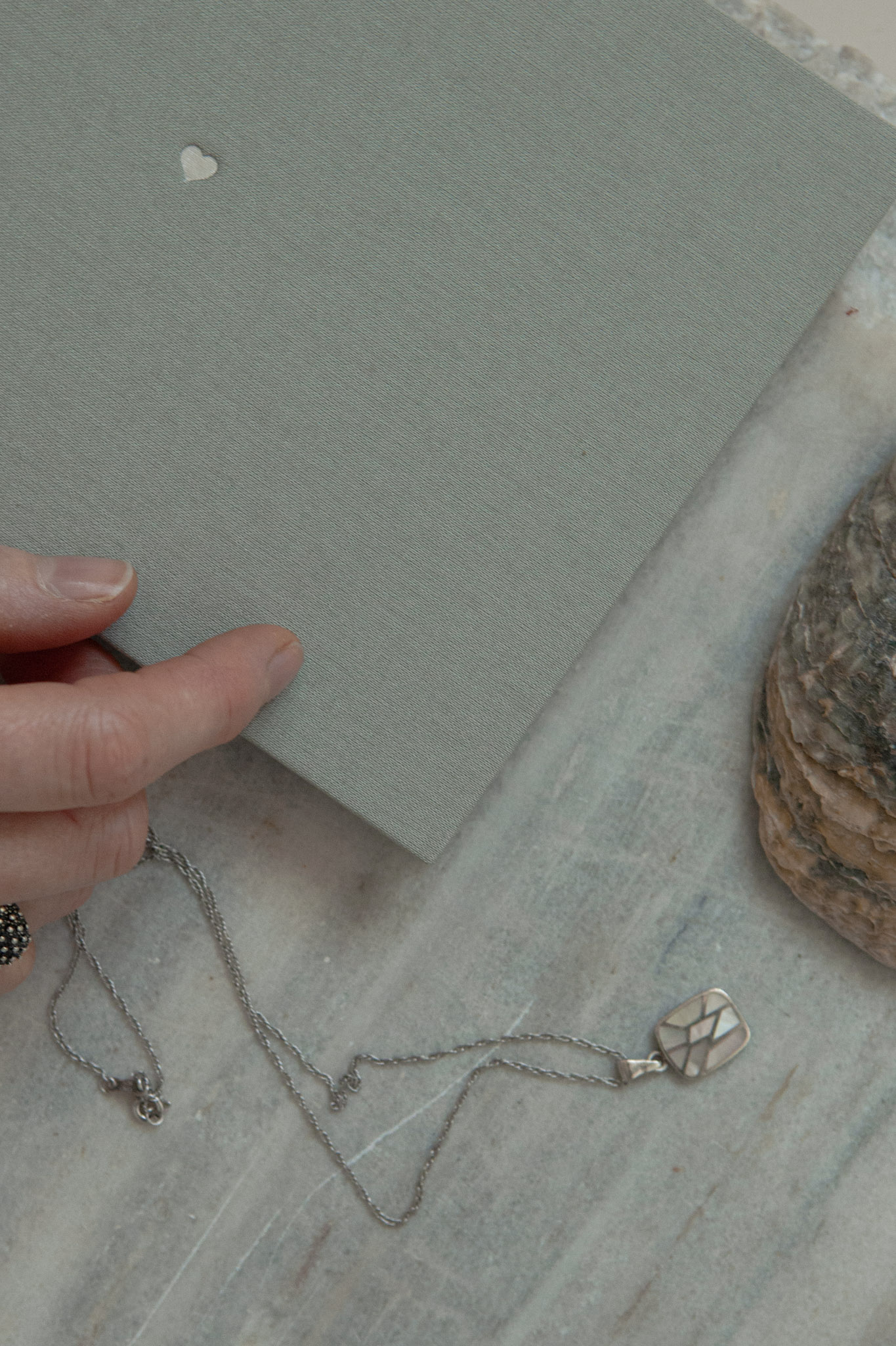 Album na spirali 20 x 15 cm góry z symbolem SERCE