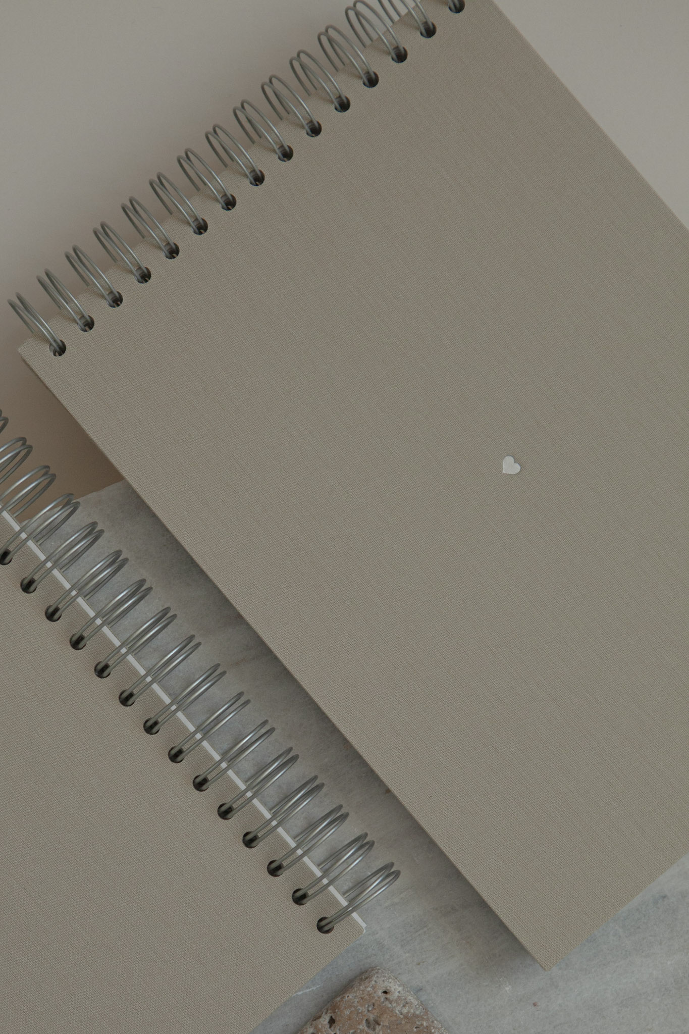 Album na spirali 28 x 20 cm łąka z symbolem SERCE