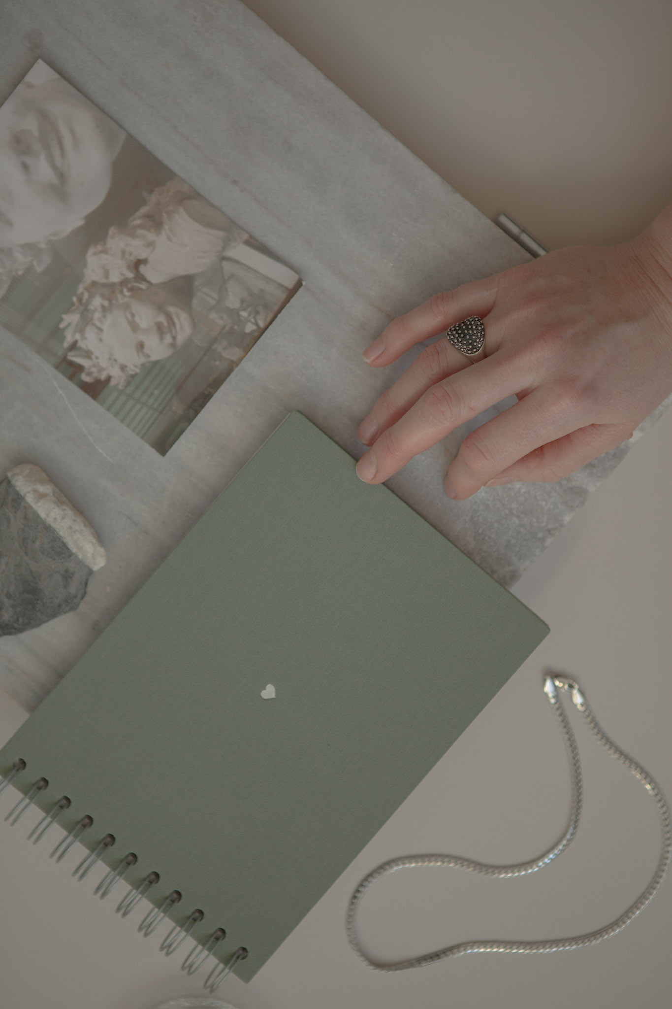 Album na spirali 20 x 15 cm las z symbolem SERCE