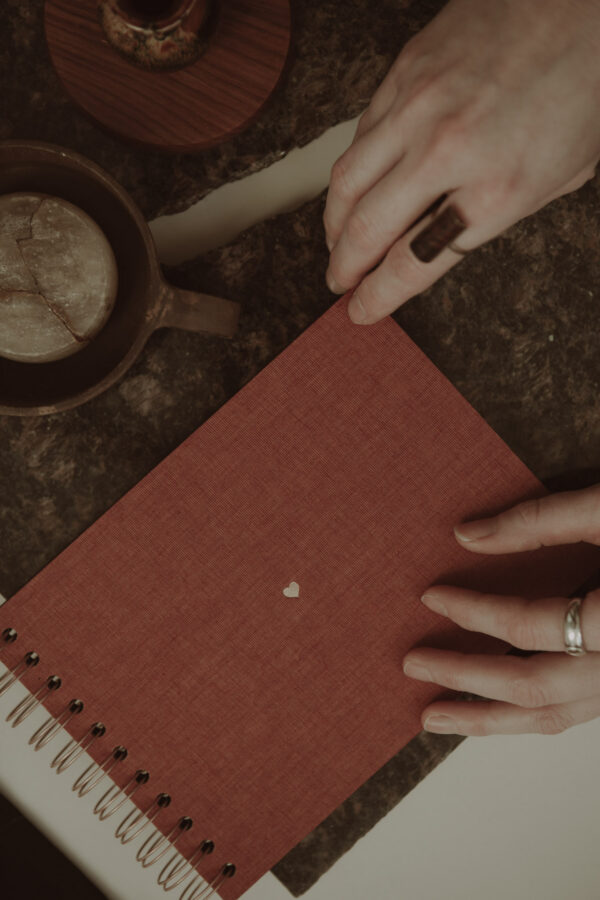 Album na spirali 20 x 15 cm konfitura jarzębinowa z symbolem SERCE