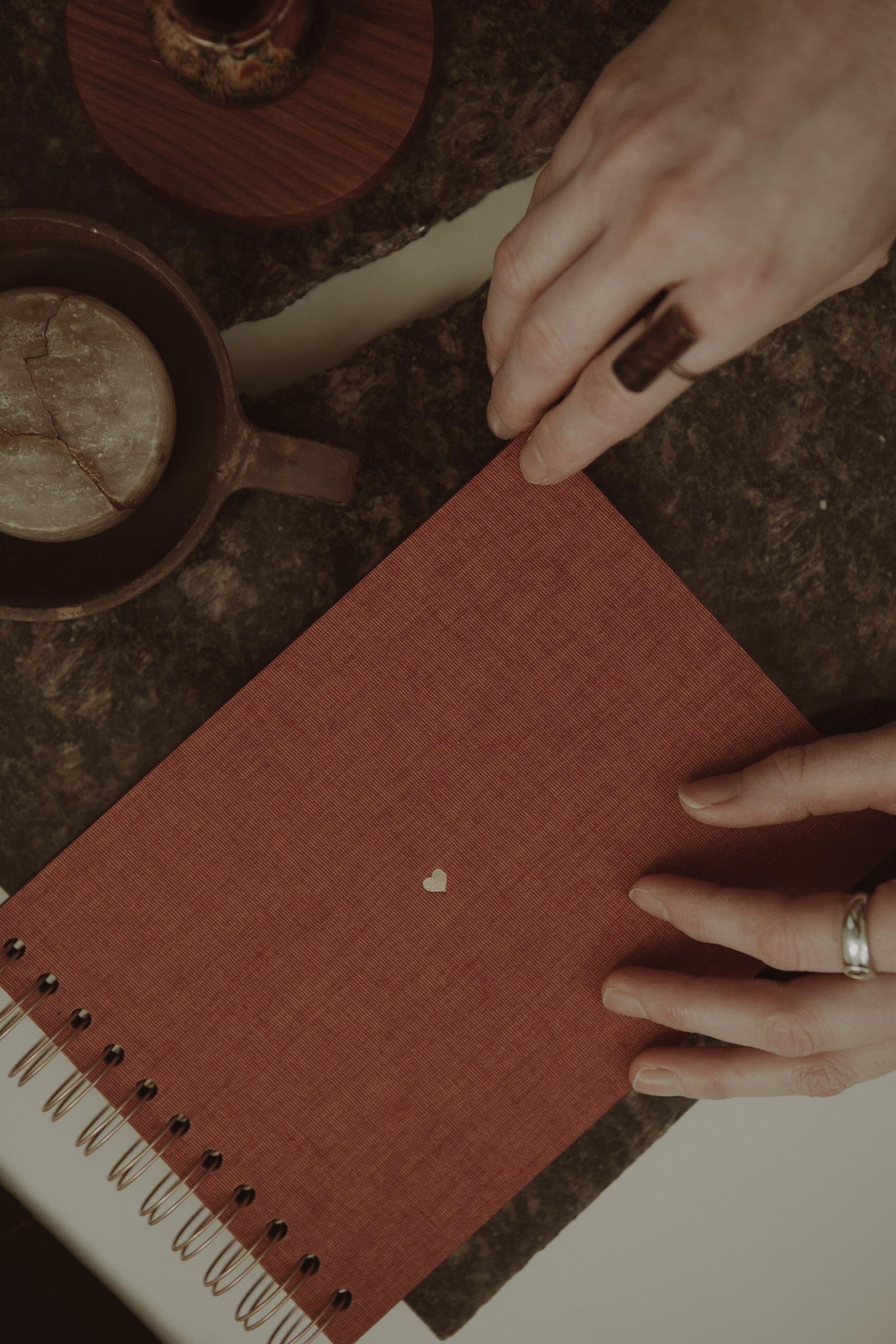 Album na spirali 20 x 15 cm konfitura jarzębinowa z symbolem SERCE