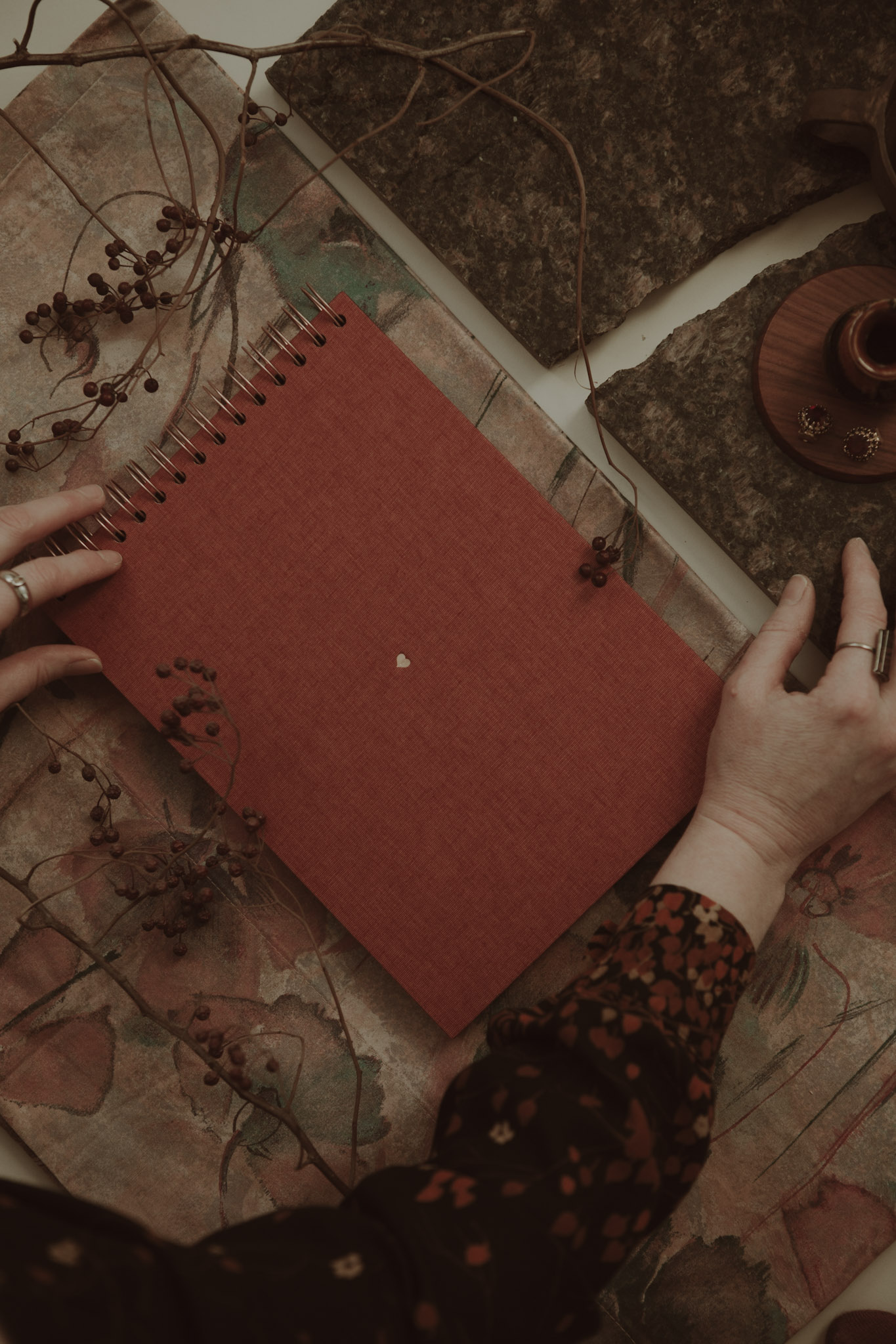 Album na spirali 28 x 20 cm konfitura jarzębinowa z symbolem SERCE