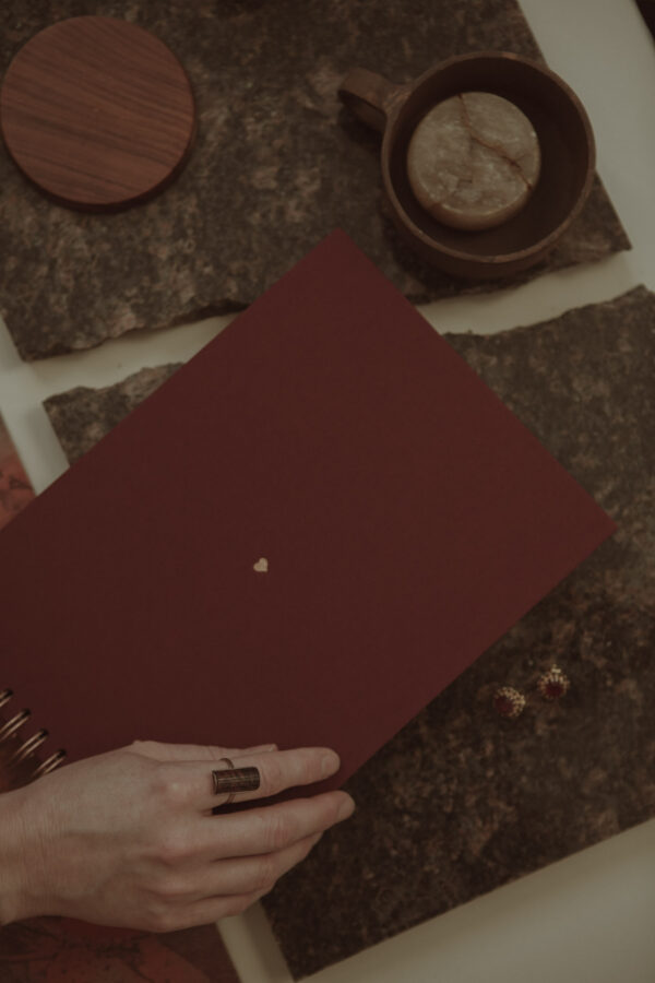 Album na spirali 28 x 20 cm wino z Bordeaux z symbolem SERCE