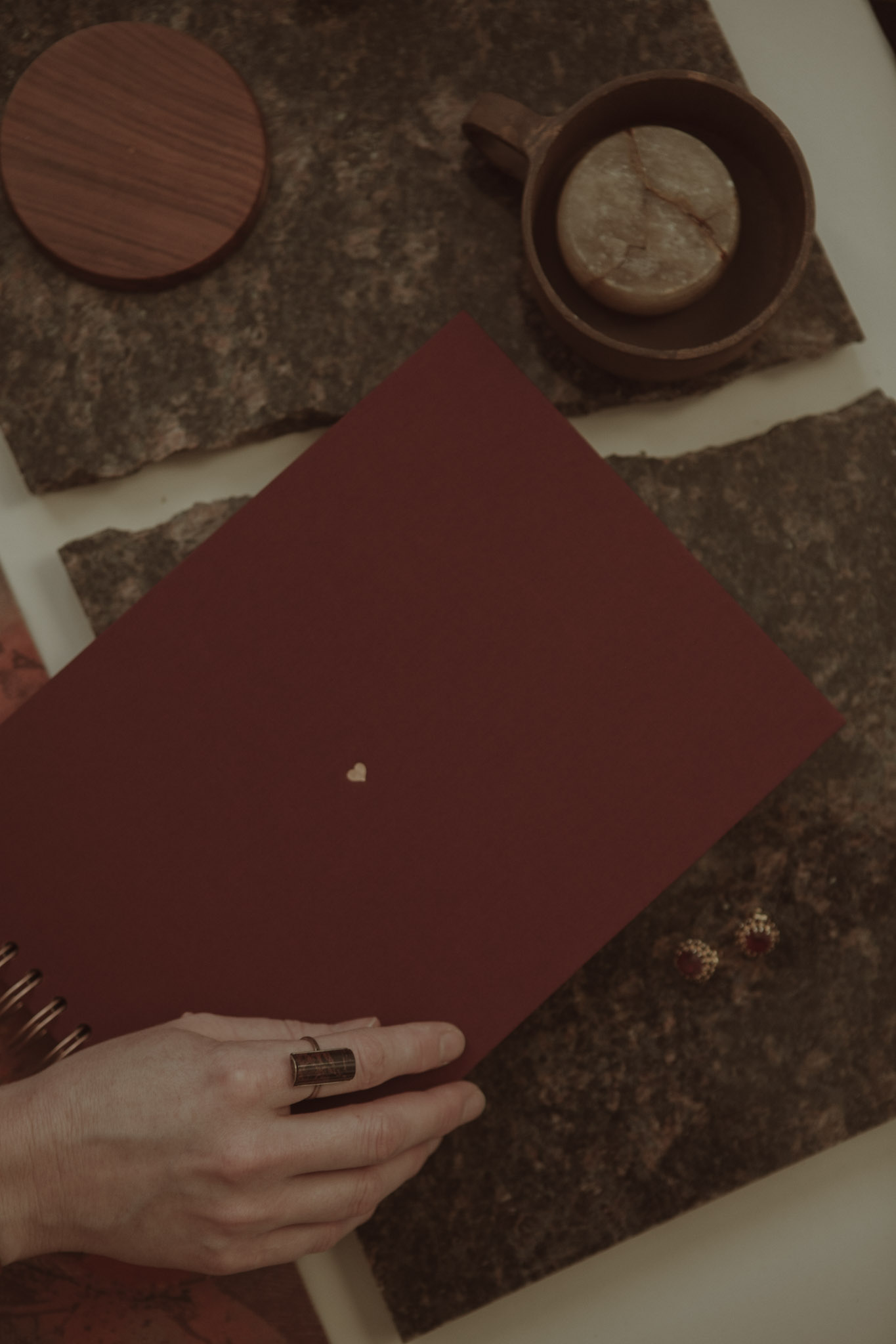 Album na spirali 28 x 20 cm wino z Bordeaux z symbolem SERCE