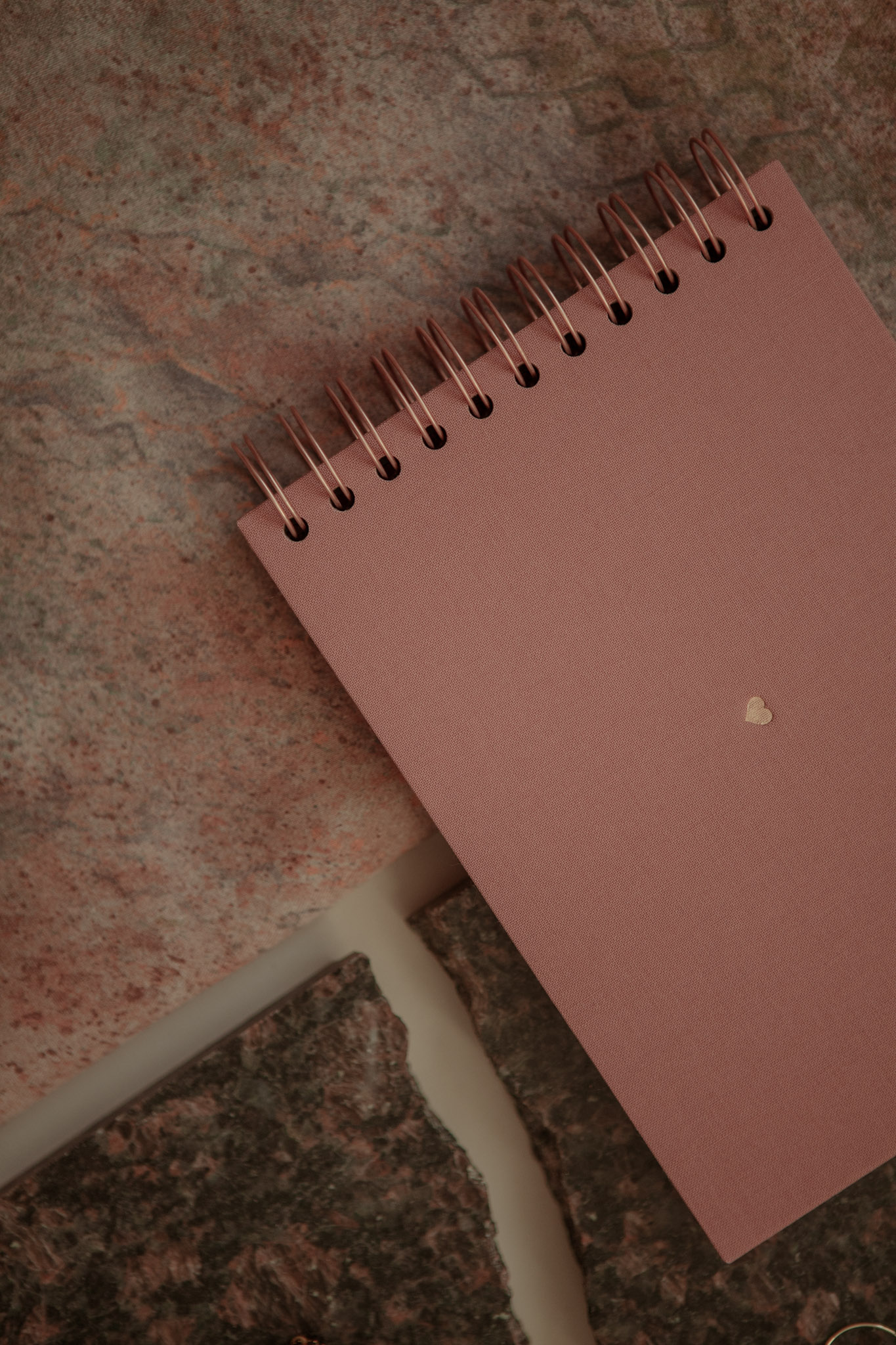 Album na spirali 20 x 15 cm woda różana z symbolem SERCE