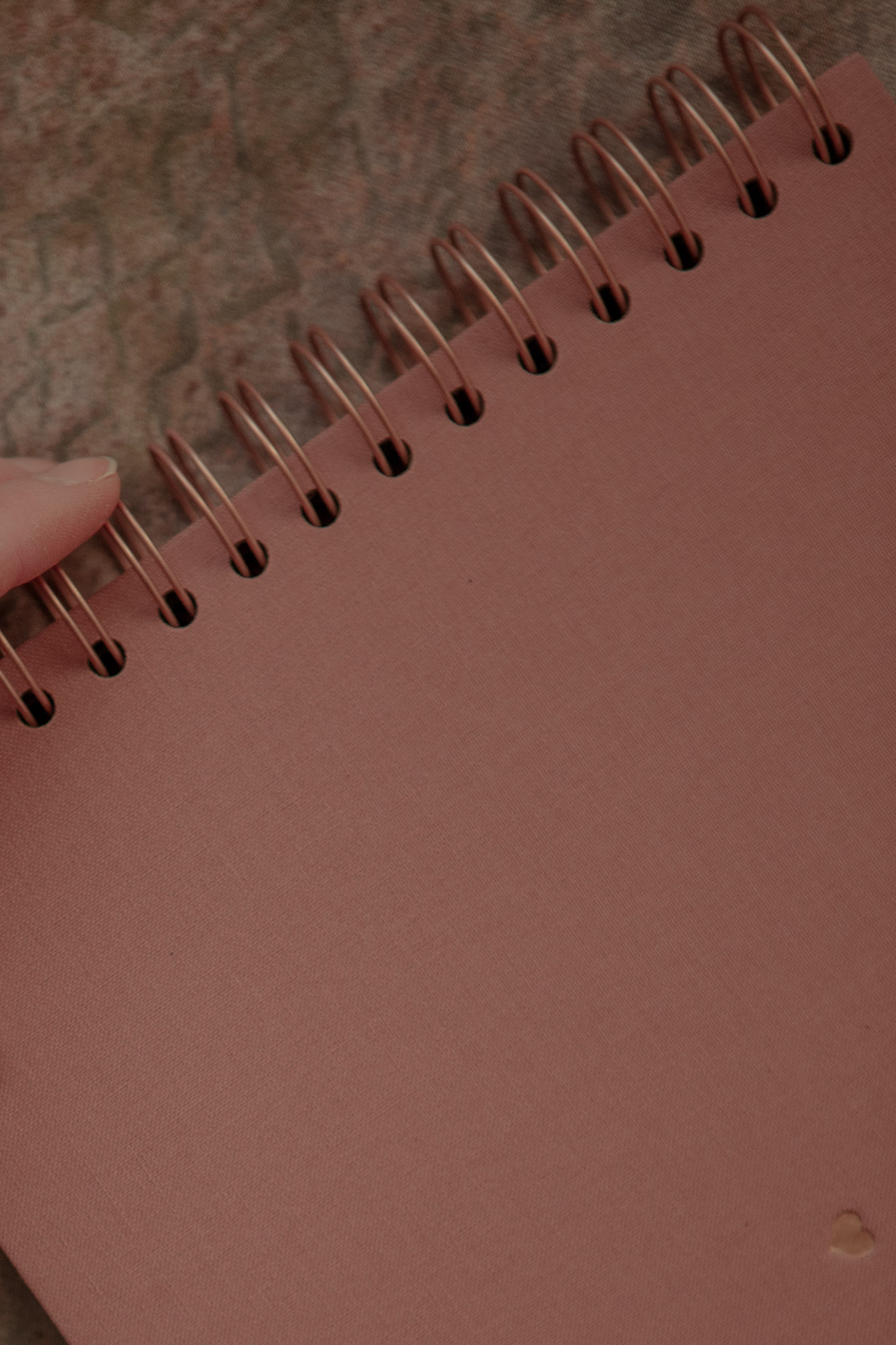 Album na spirali 28 x 20 cm woda różana z symbolem SERCE