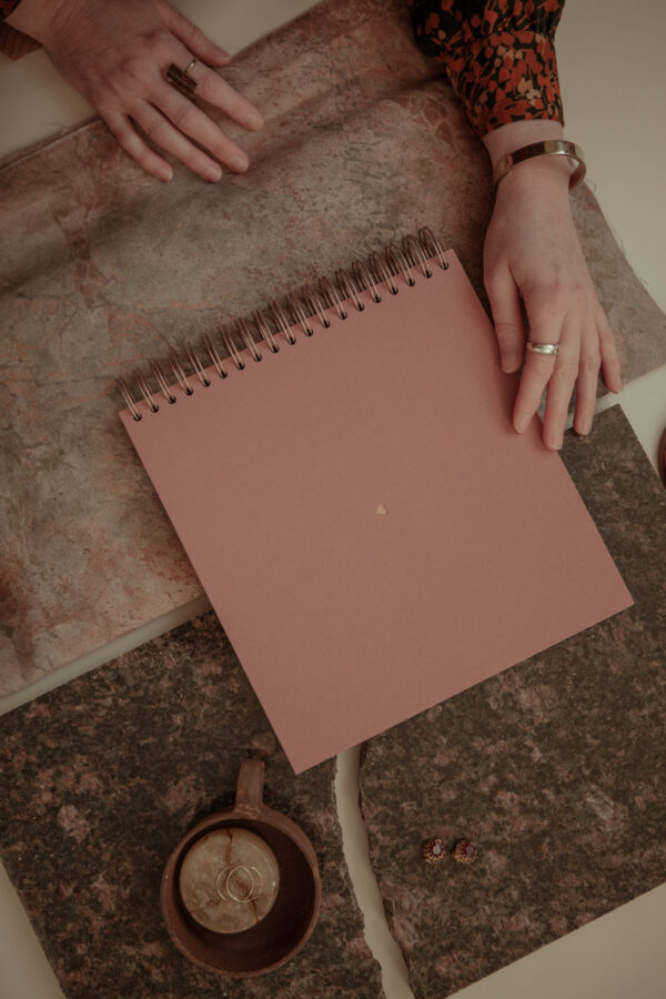 Album na spirali 26 x 25 cm woda różana z symbolem SERCE