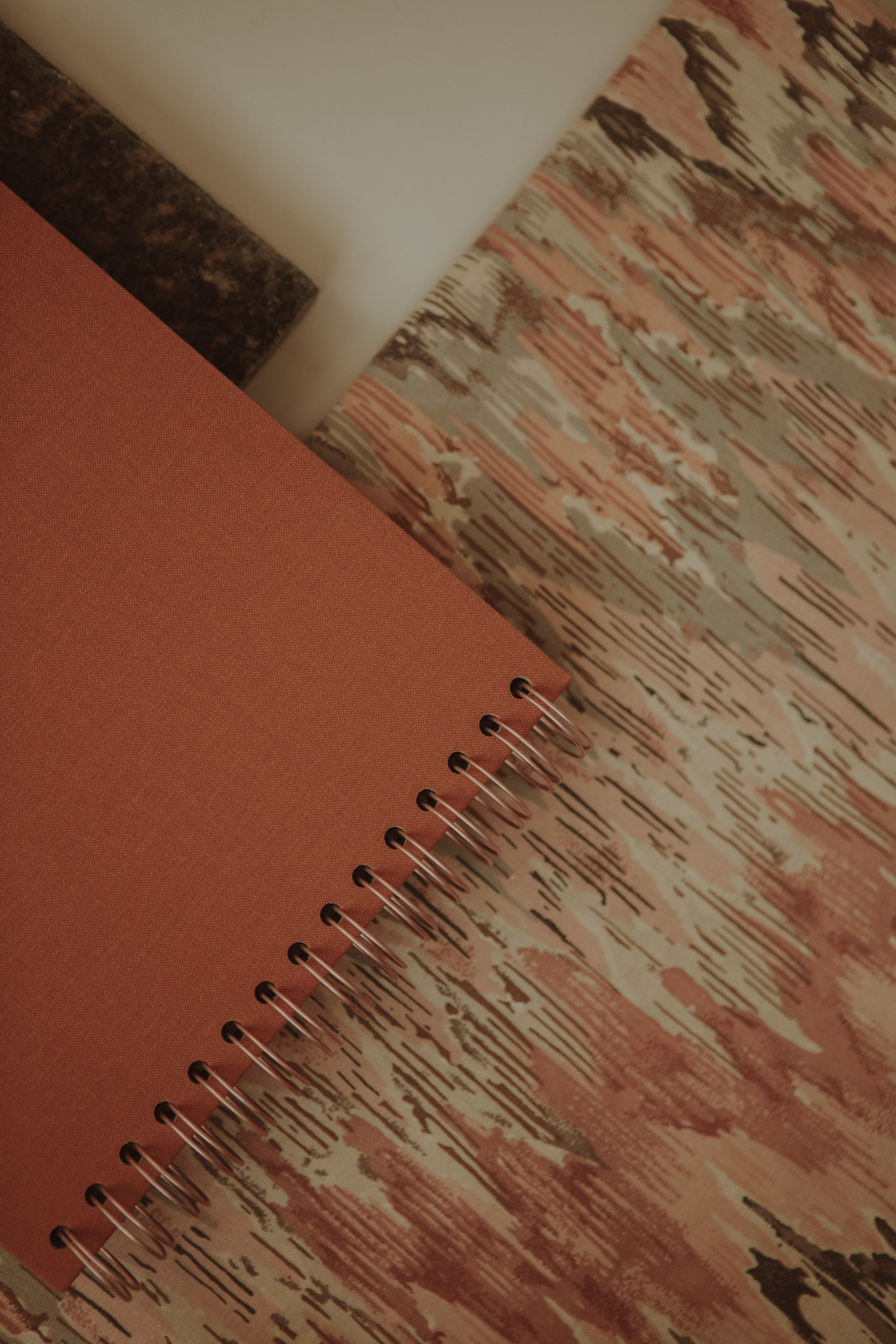 Album na spirali 28 x 20 cm piegi w słońcu z symbolem SERCE