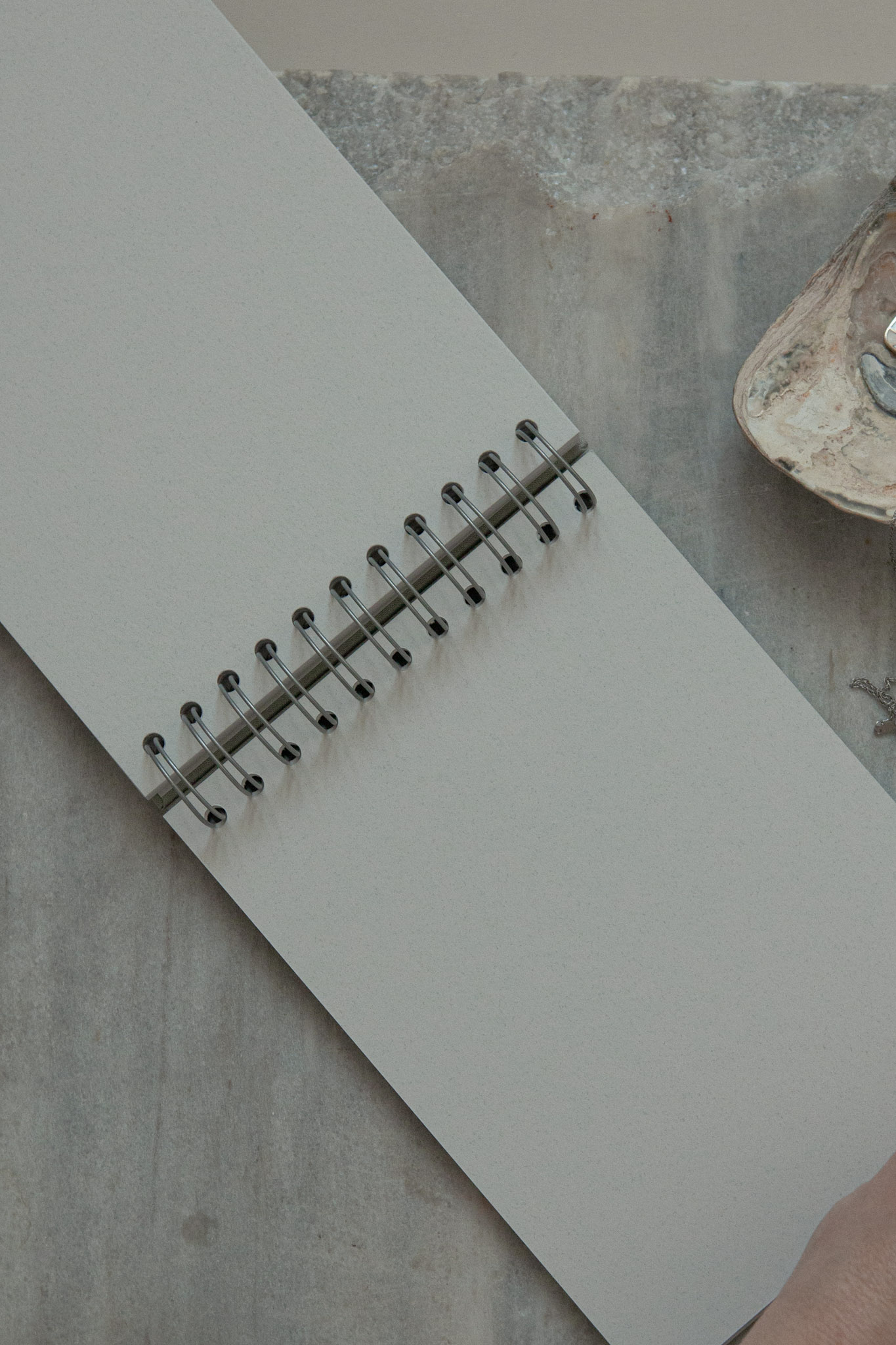 Album na spirali 20 x 15 cm góry z symbolem SERCE