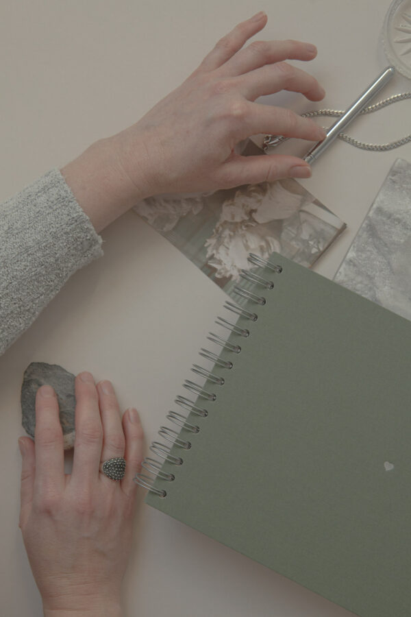 Album na spirali 28 x 20 cm las z symbolem SERCE