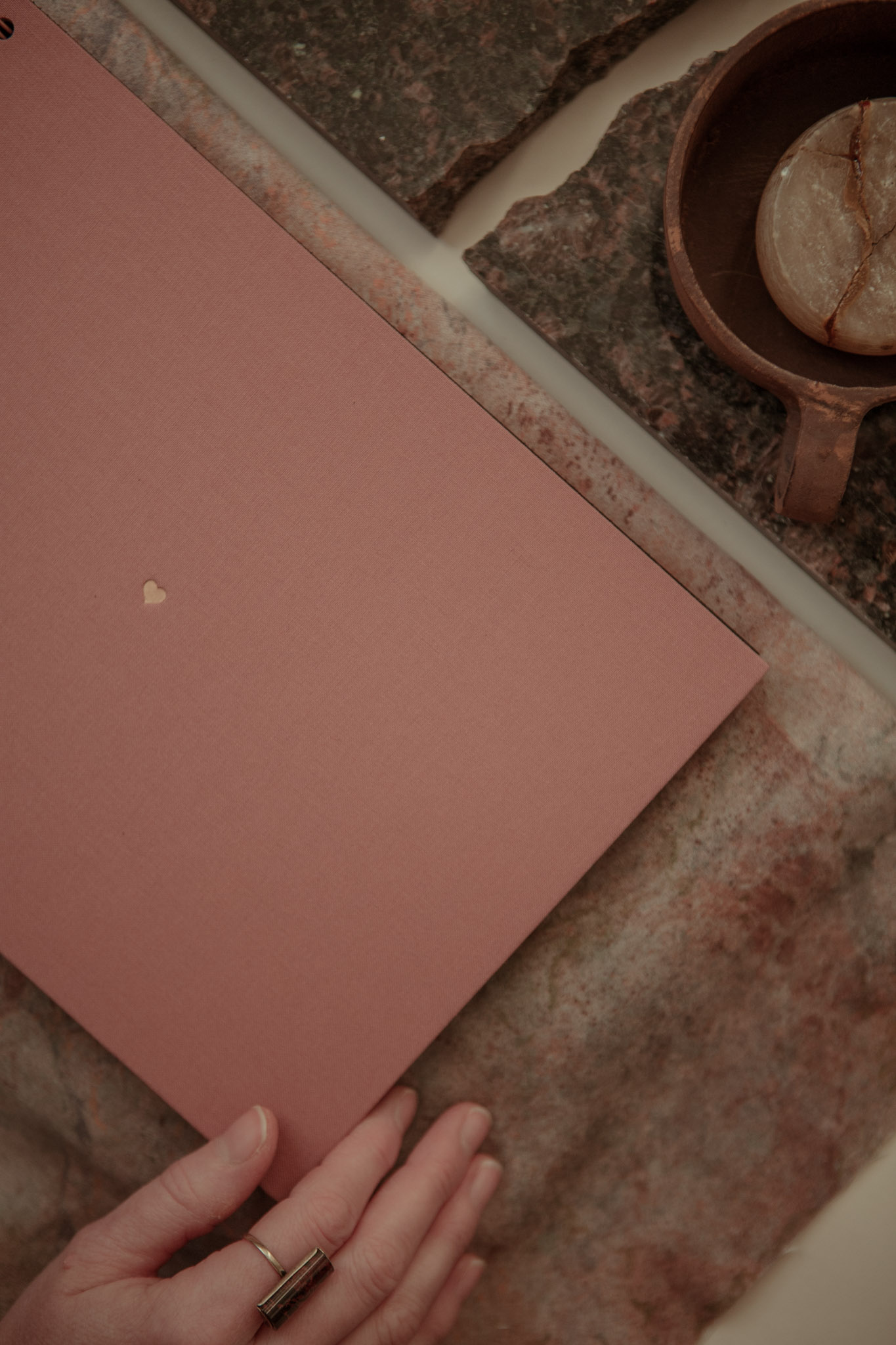 Album na spirali 28 x 20 cm woda różana z symbolem SERCE