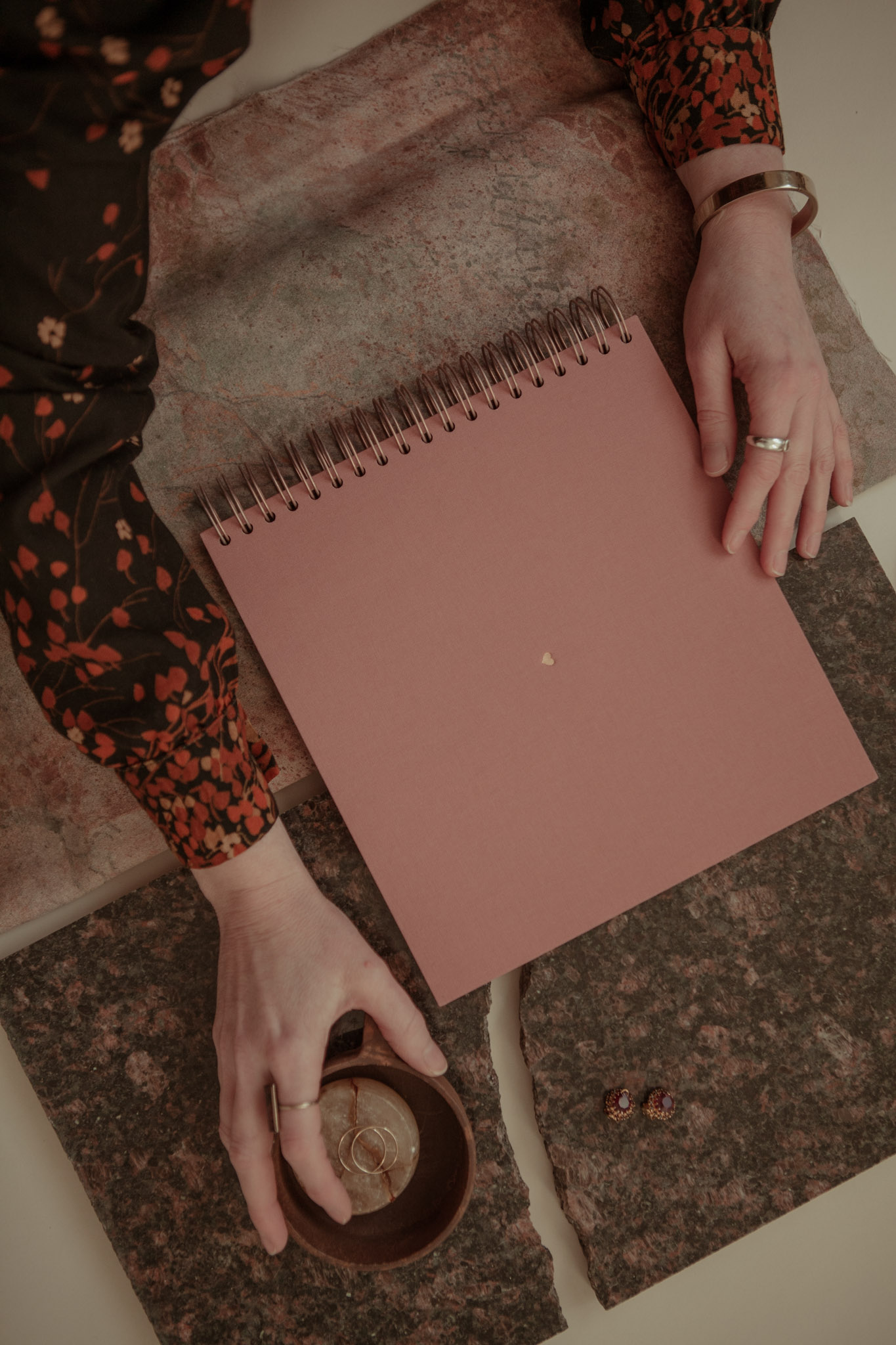 Album na spirali 26 x 25 cm woda różana z symbolem SERCE