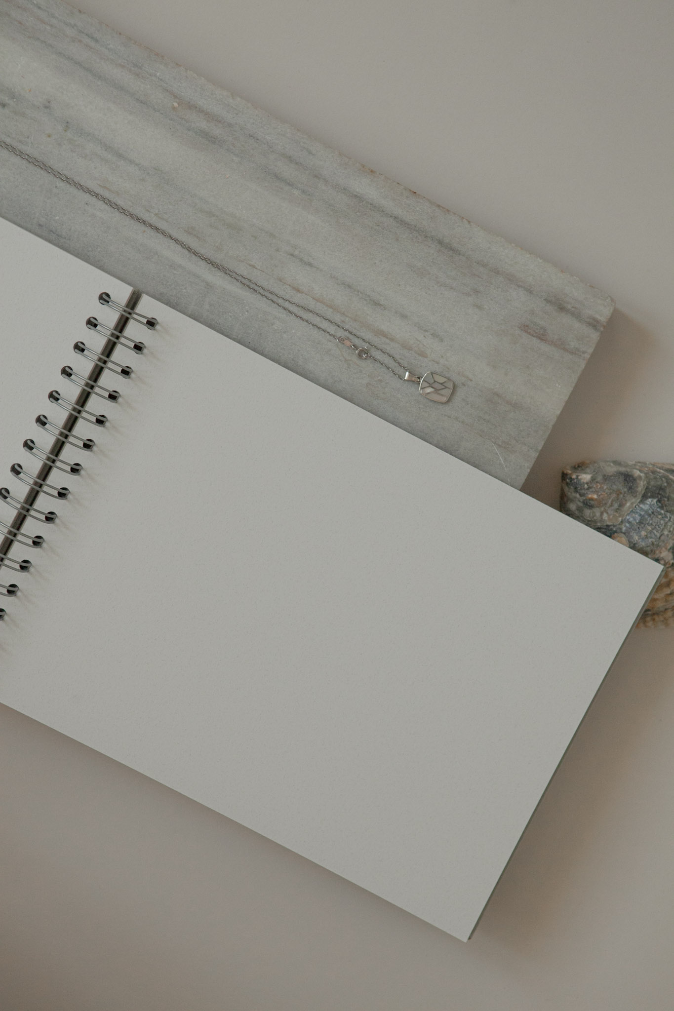 Album na spirali 28 x 20 cm góry z symbolem SERCE