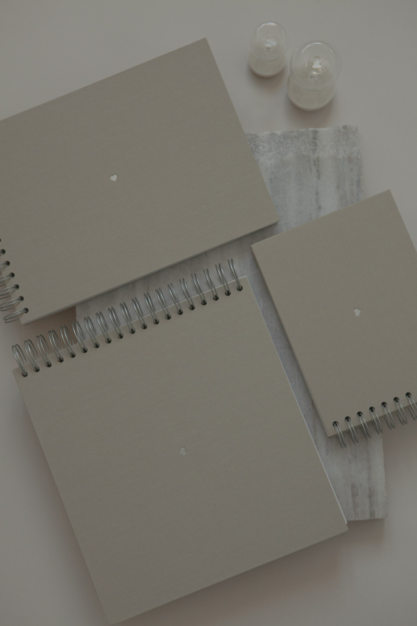 Album na spirali 26 x 25 cm łąka z symbolem SERCE