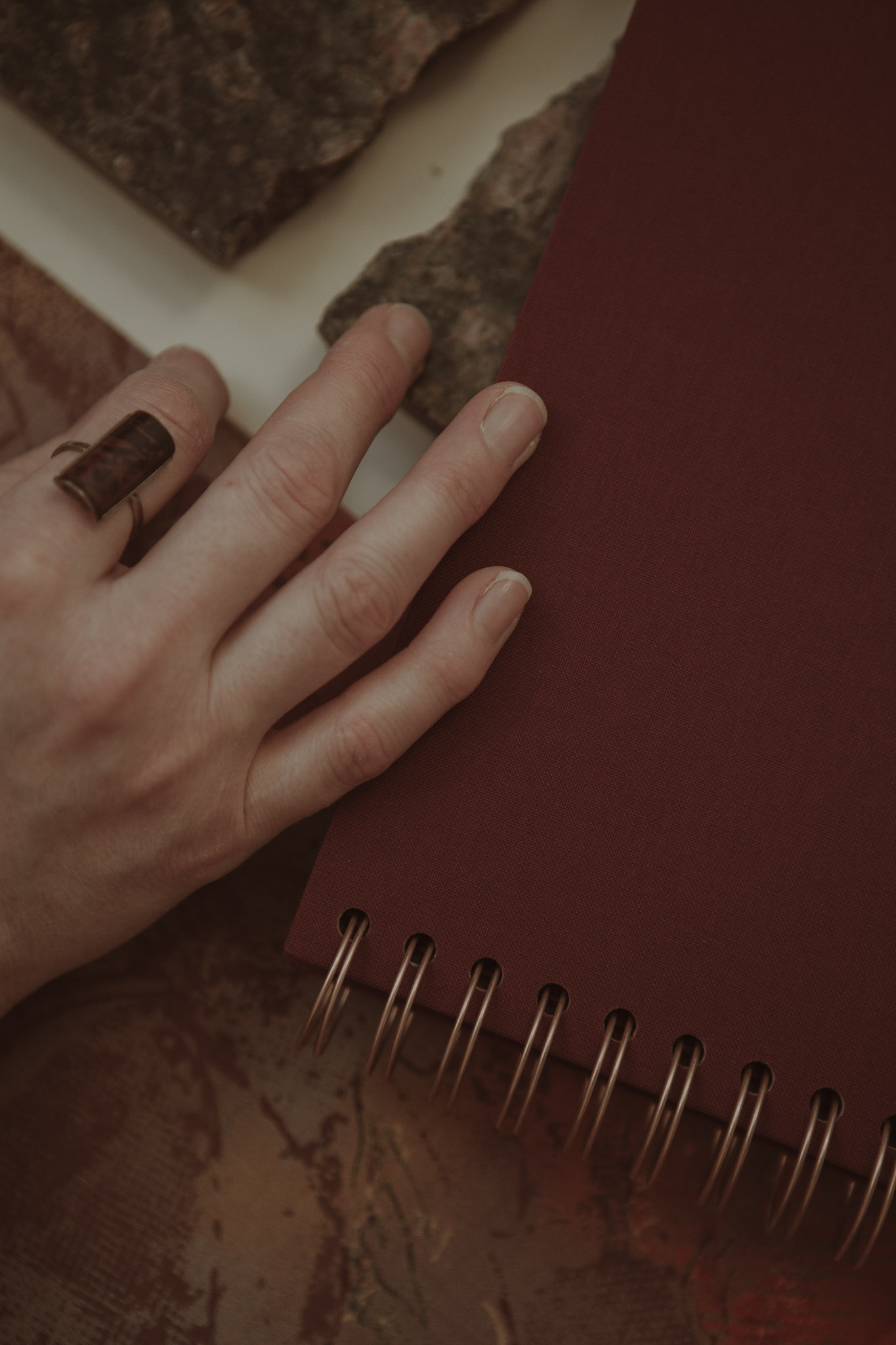 Album na spirali 28 x 20 cm wino z Bordeaux z symbolem SERCE