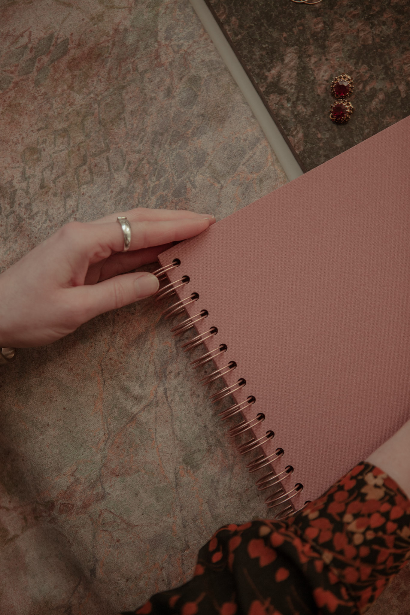 Album na spirali 28 x 20 cm woda różana z symbolem SERCE