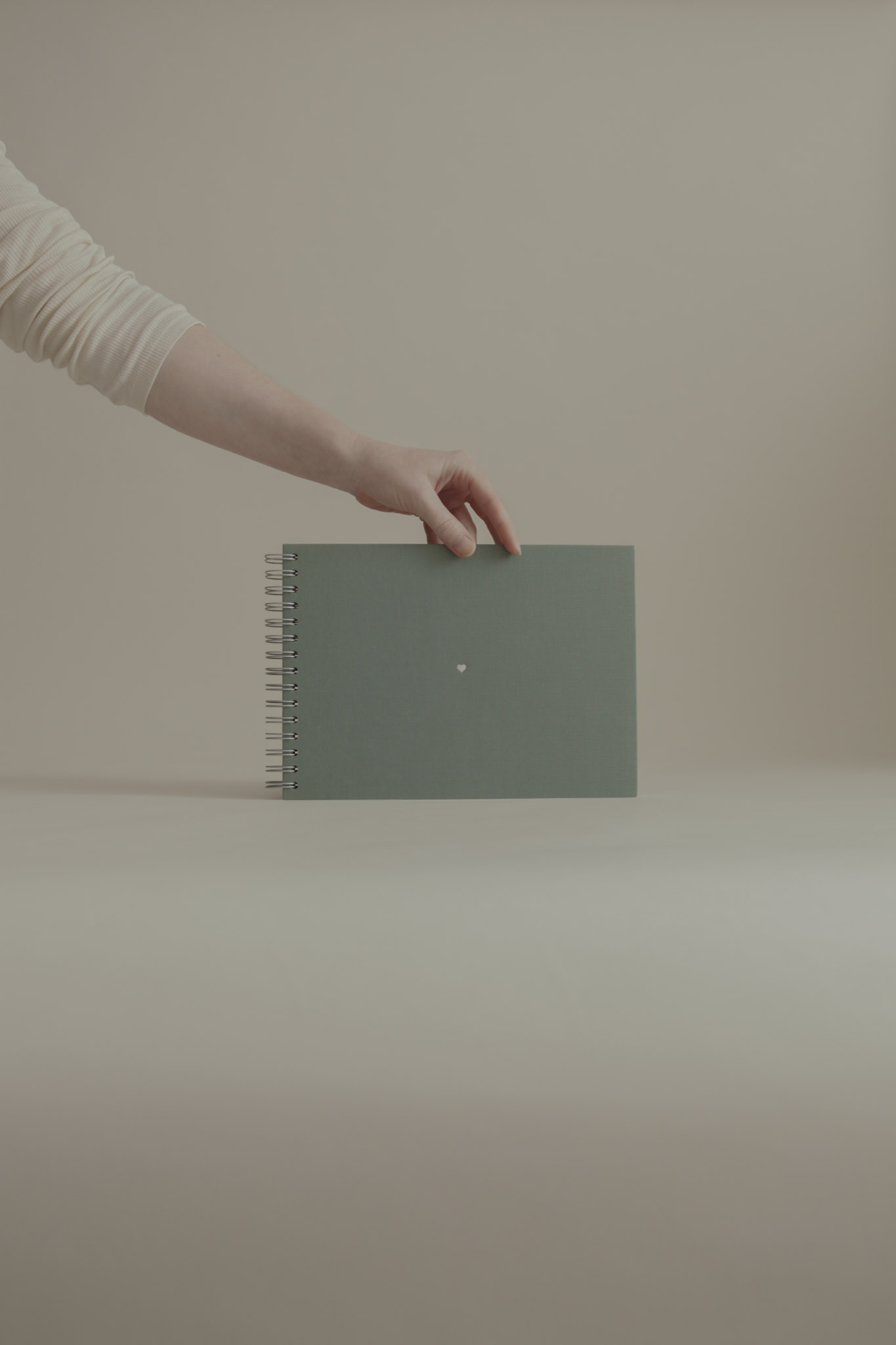 Album na spirali 28 x 20 cm las z symbolem SERCE