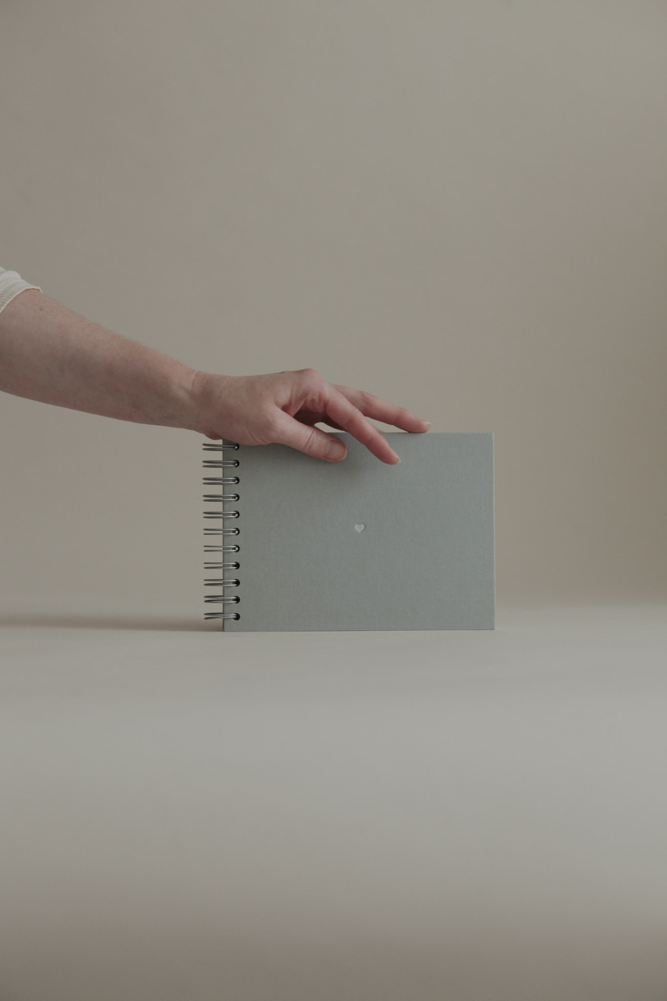 Album na spirali 20 x 15 cm góry z symbolem SERCE