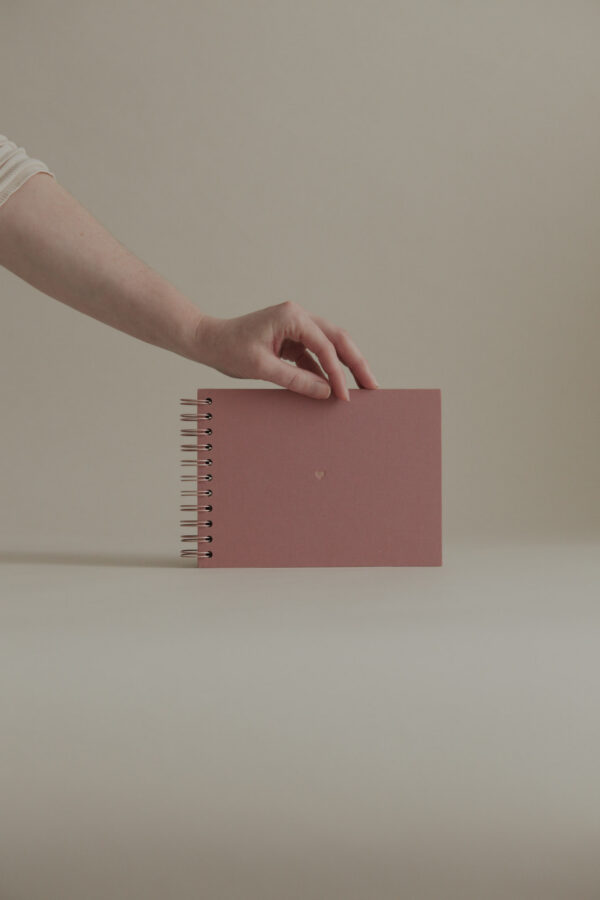 Album na spirali 20 x 15 cm woda różana z symbolem SERCE