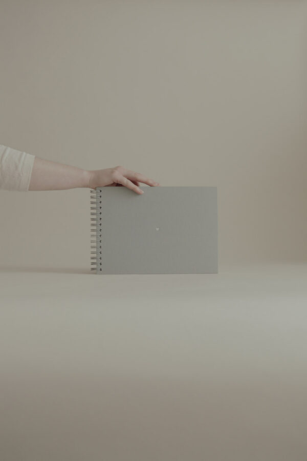 Album na spirali 28 x 20 cm góry z symbolem SERCE