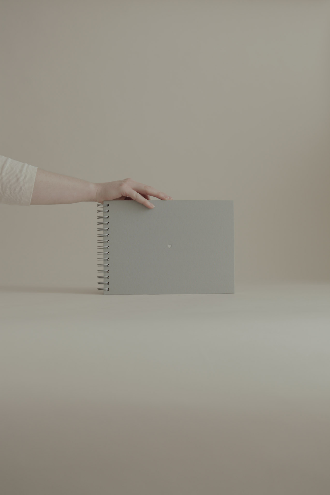 Album na spirali 28 x 20 cm góry z symbolem SERCE