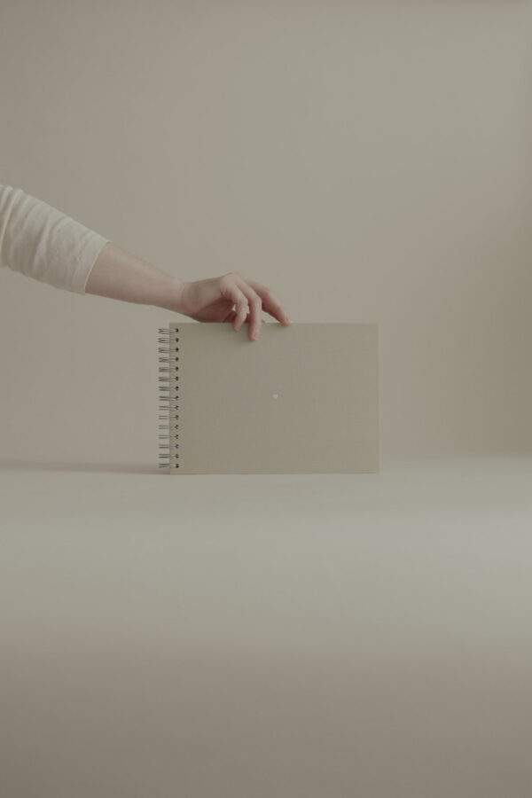 Album na spirali 28 x 20 cm łąka z symbolem SERCE