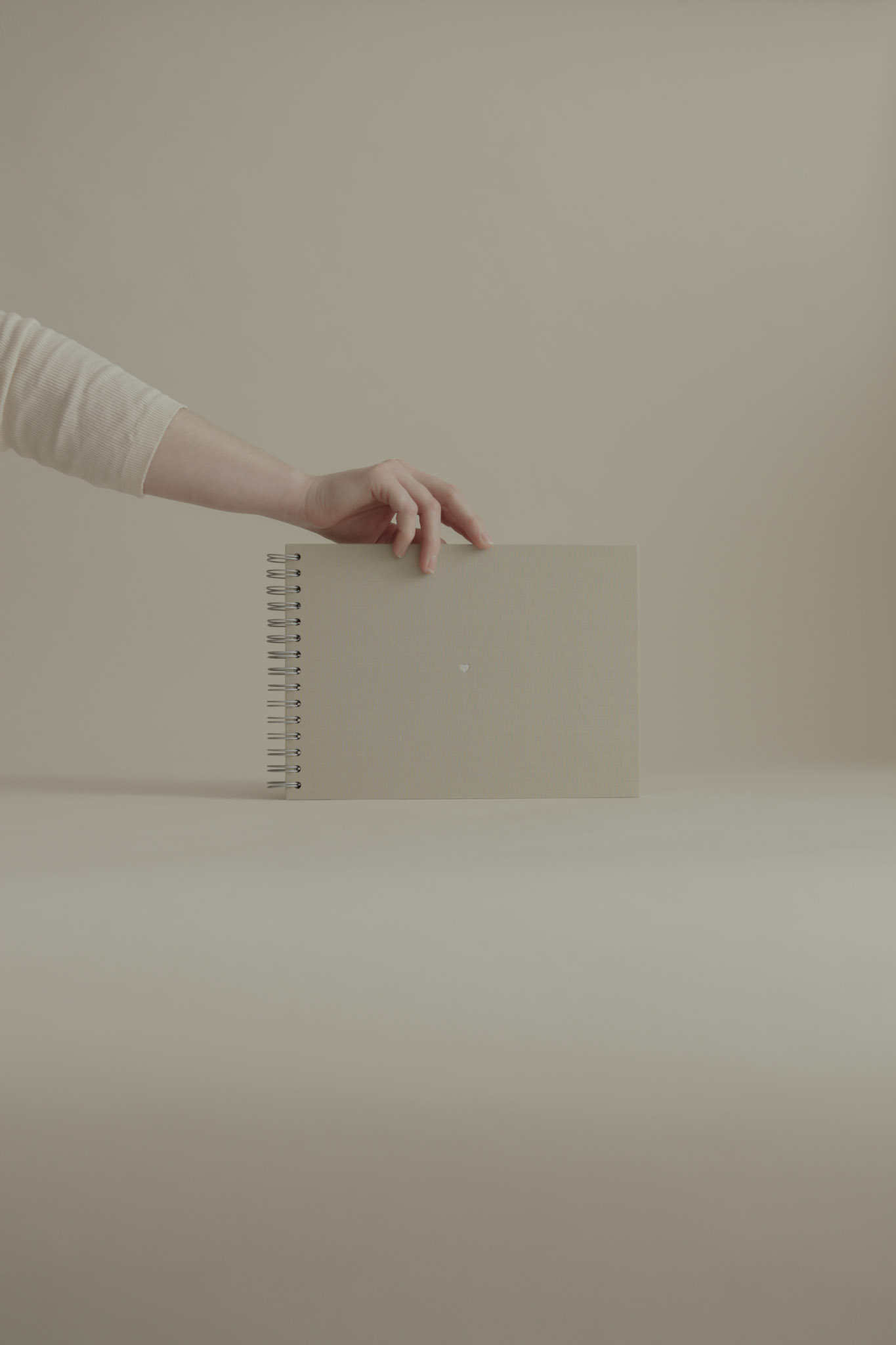 Album na spirali 28 x 20 cm łąka z symbolem SERCE