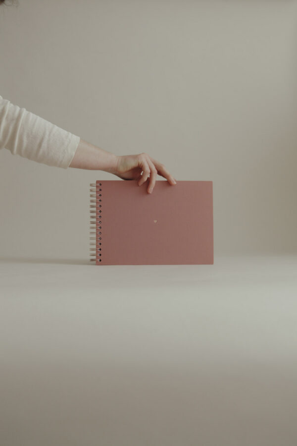 Album na spirali 28 x 20 cm woda różana z symbolem SERCE